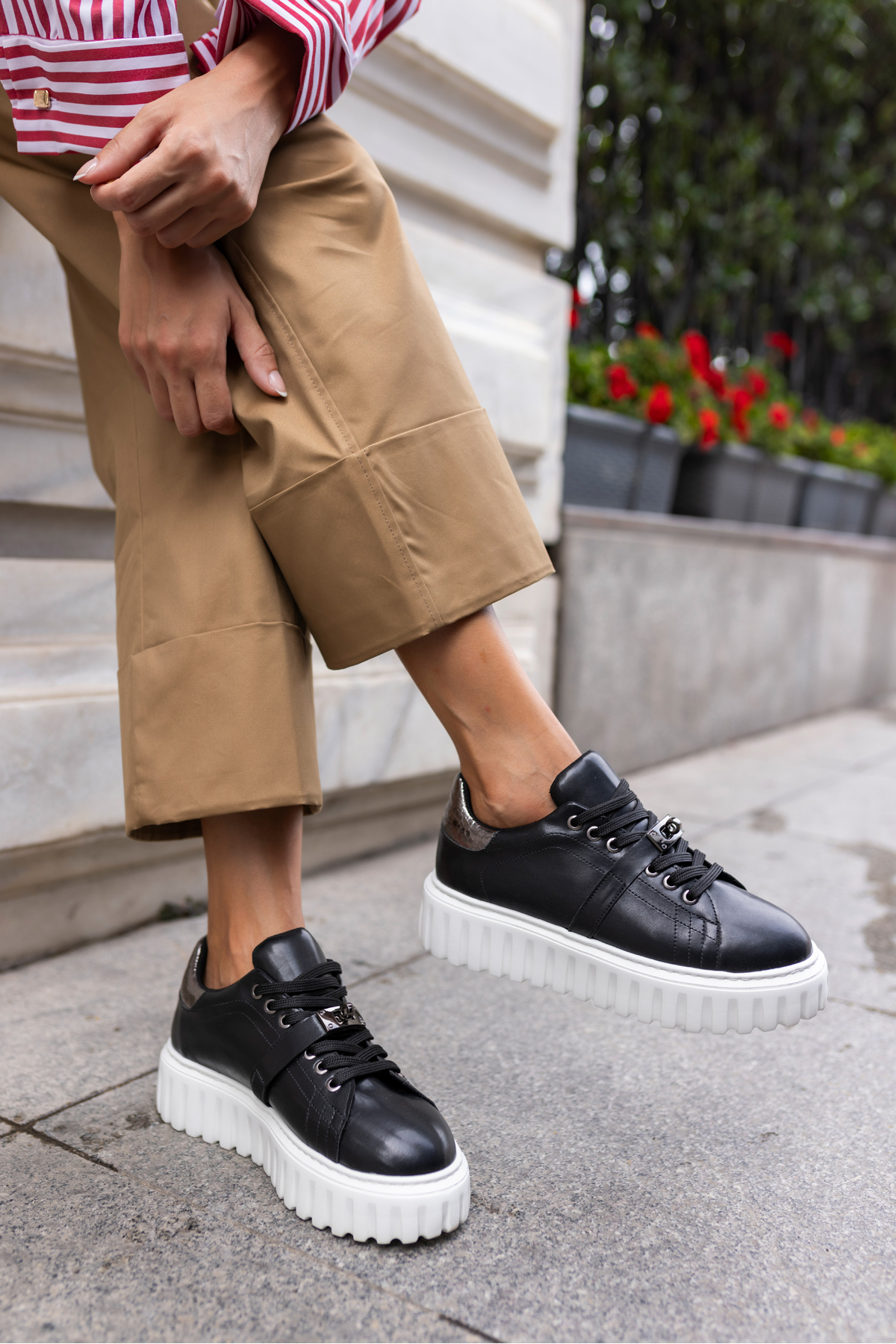 NİGEL KADİN SİYAH TOKA DETAY EVA TABANLİ SNEAKER