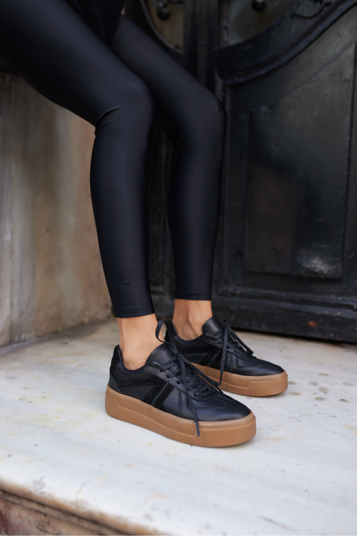 BELLO KADIN SİYAH GERCEK DERİ SNEAKER