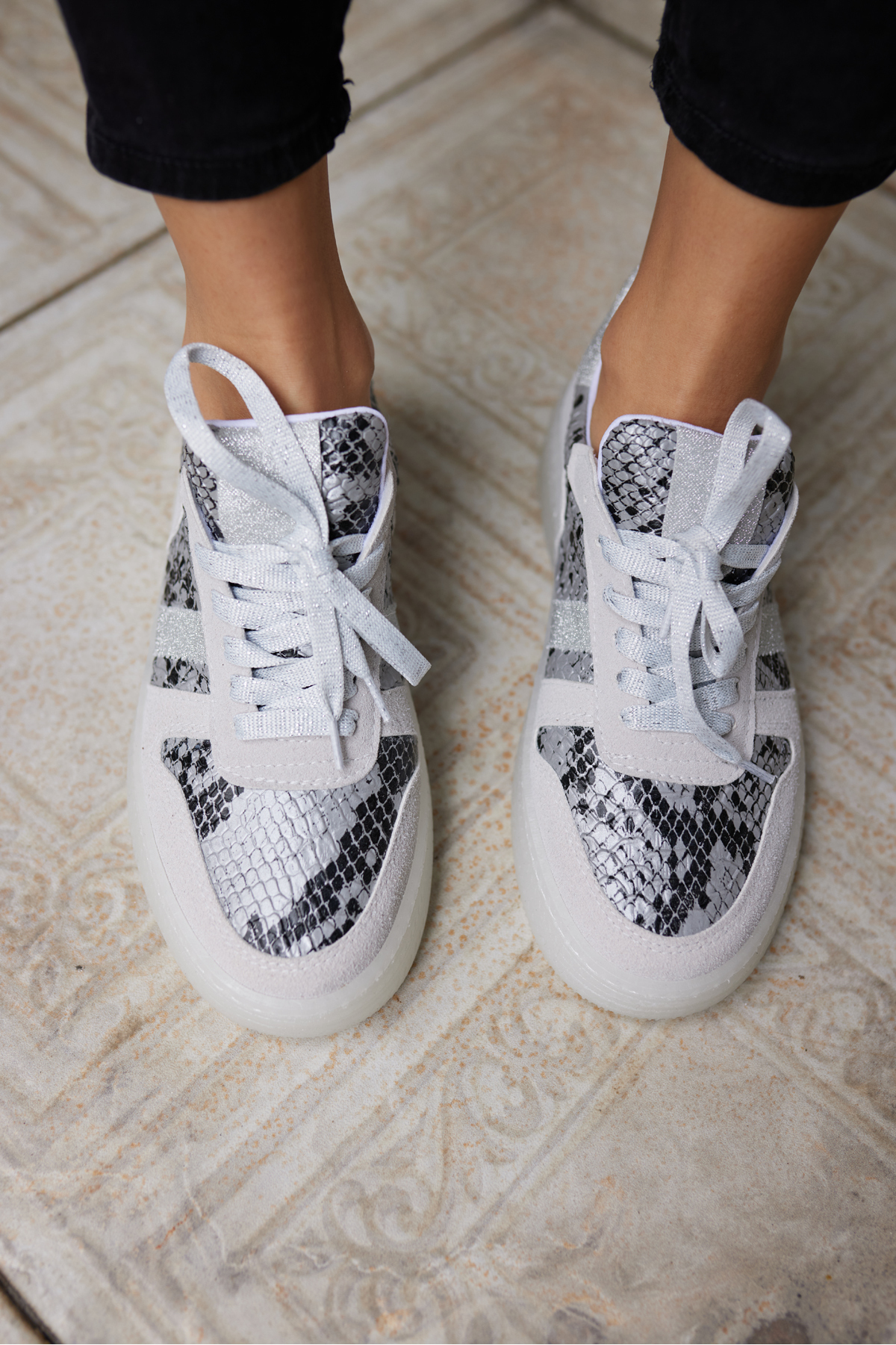 POLLO KADIN GUMUS YILAN MALZEME GARNILI BAGCIKLI SNEAKER