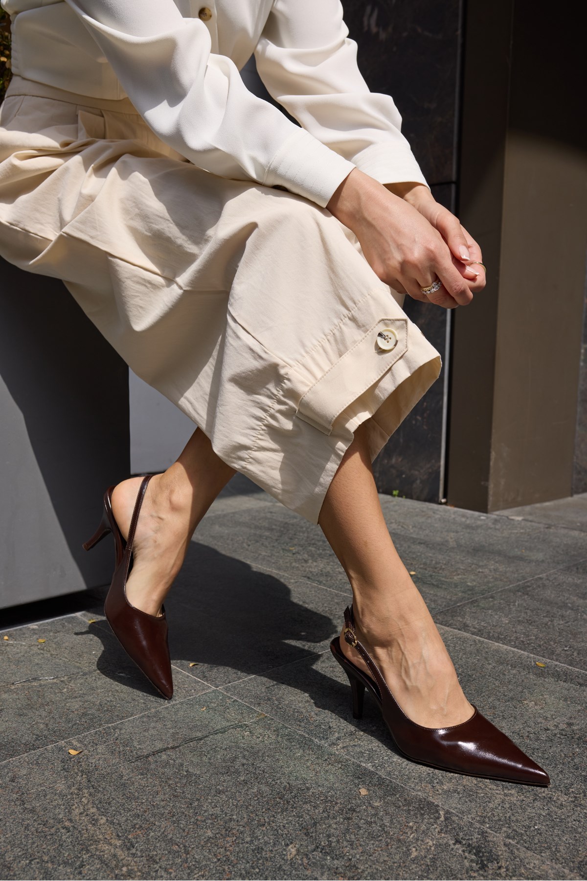 PALERZO KADİN KAHVE CİLT TOPUKLU SLINGBACK AYAKKABİ