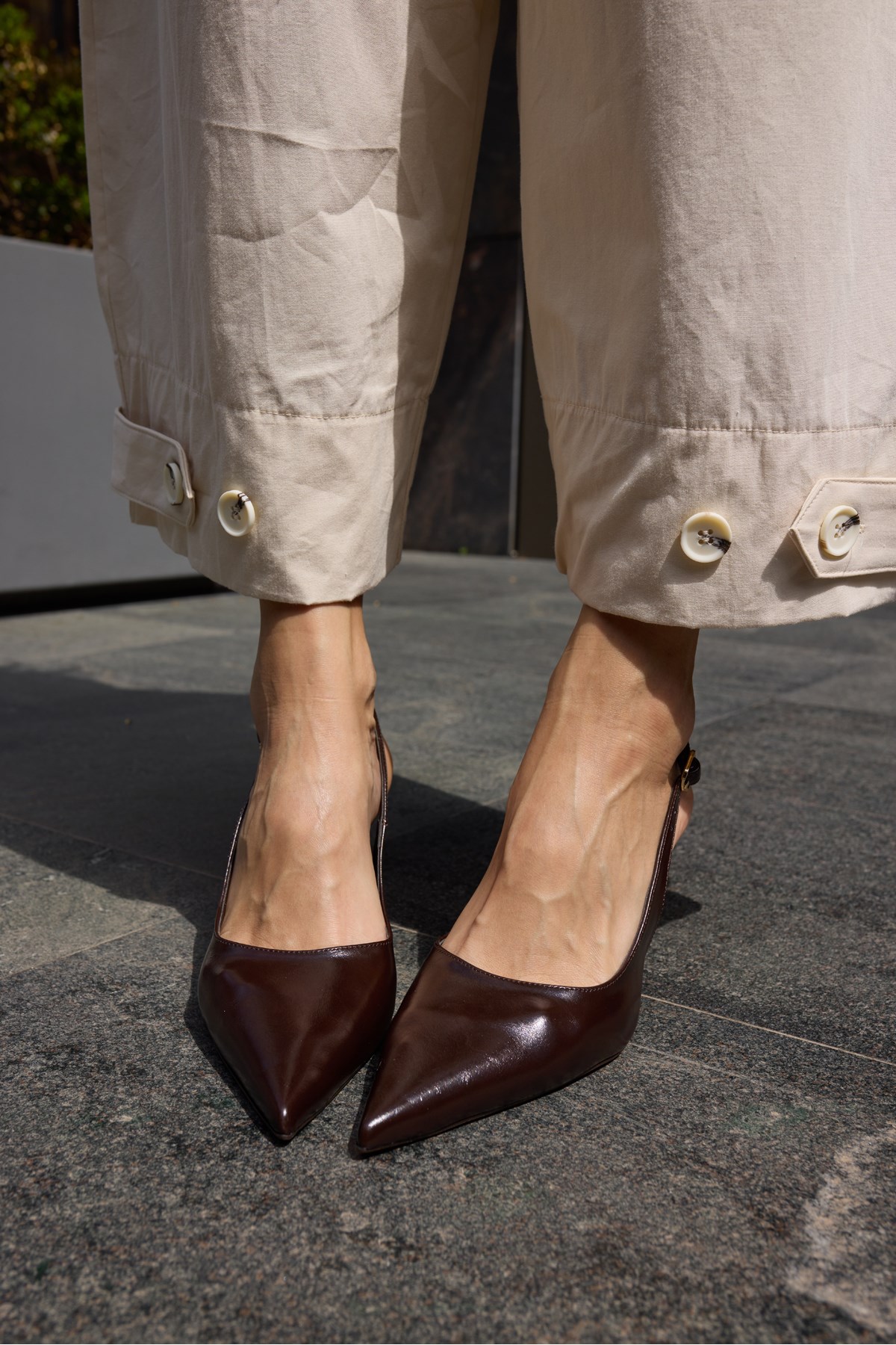 PALERZO KADİN KAHVE CİLT TOPUKLU SLINGBACK AYAKKABİ