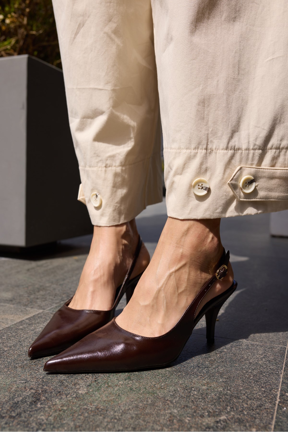 PALERZO KADİN KAHVE CİLT TOPUKLU SLINGBACK AYAKKABİ