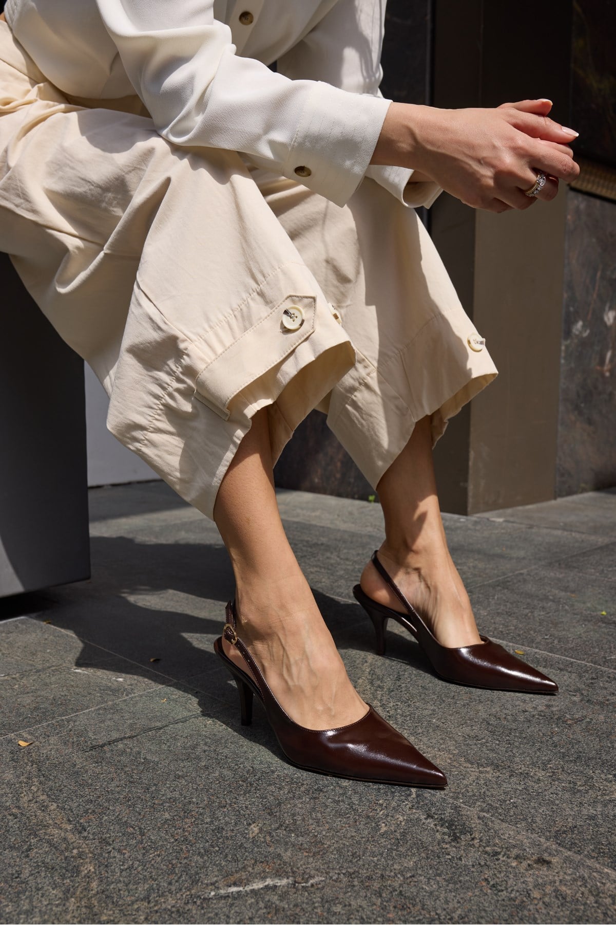 PALERZO KADİN KAHVE CİLT TOPUKLU SLINGBACK AYAKKABİ