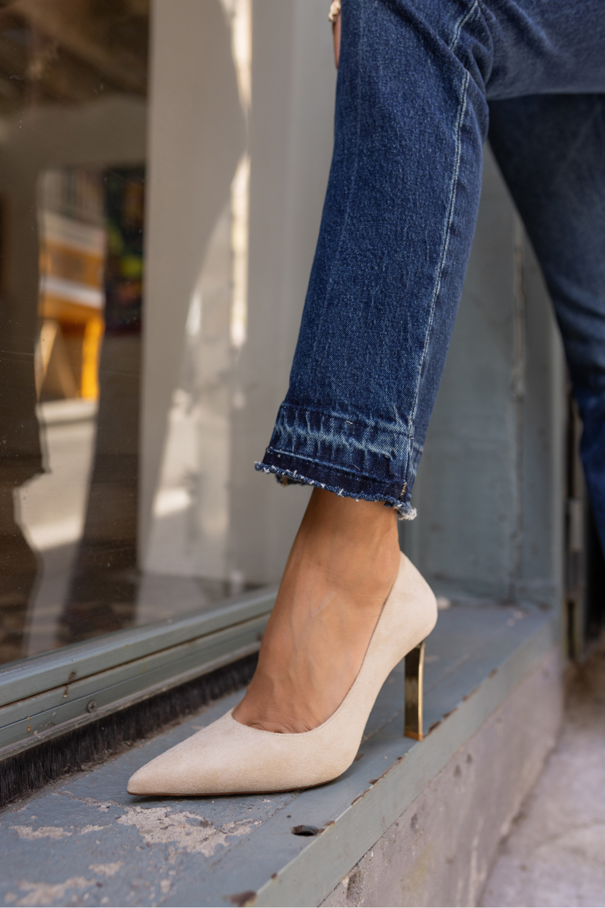 MOLİ KADIN BEJ SUET GALVANIZ OKÇELİ TOPUKLU STILETTO