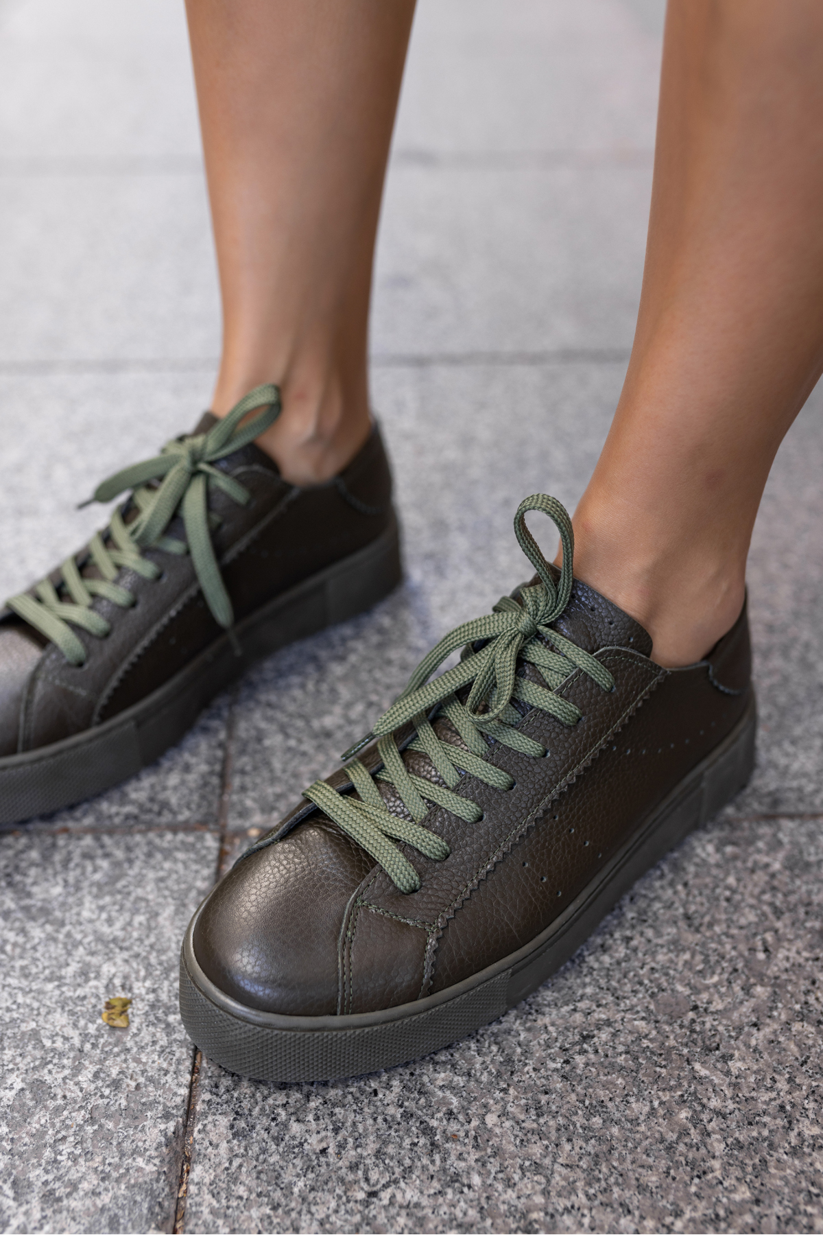 MİNELLİ KADİN BEYAZ GERCEK DERİ BAGCIKLI SNEAKER