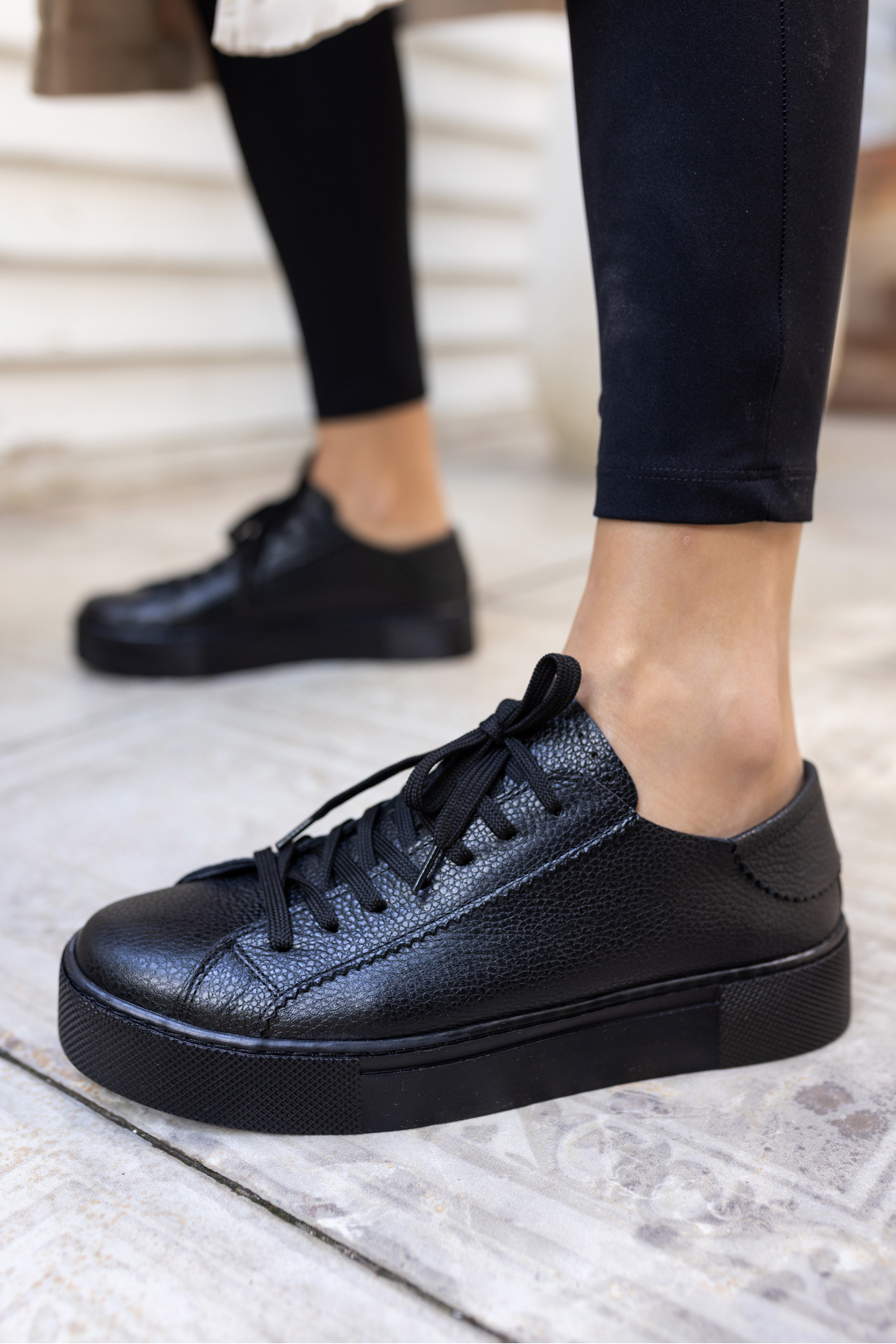 MİNELLİ KADİN BEYAZ GERCEK DERİ BAGCIKLI SNEAKER