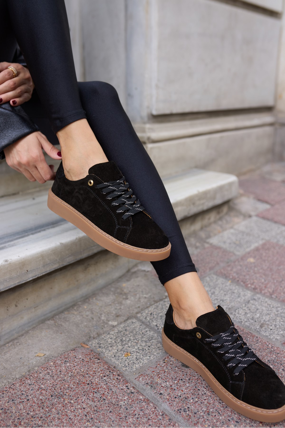 RASPA KADİN SİYAH GERCEK DERİ SUET BAGCIKLI SNEAKER