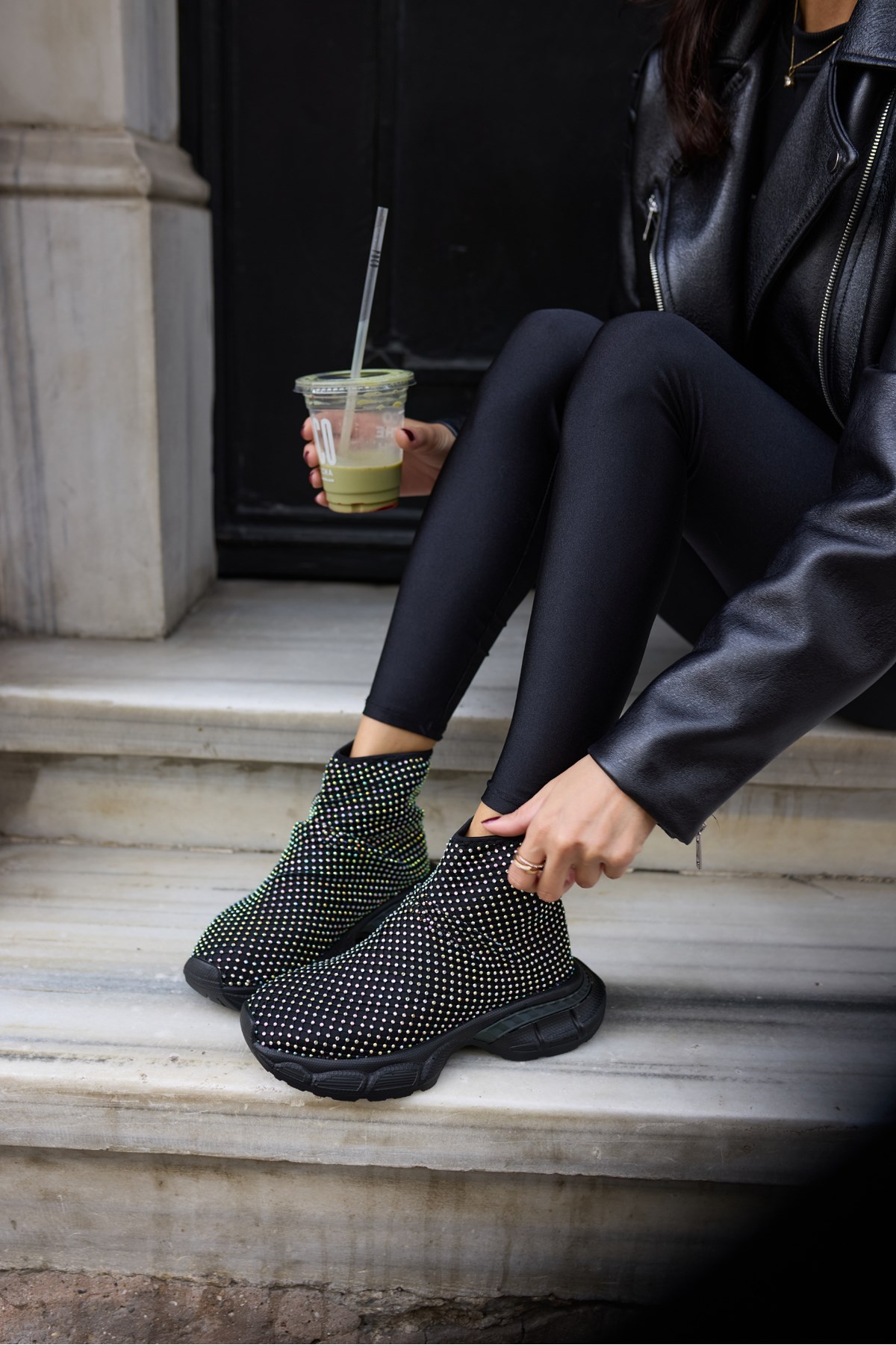 DEJAA KADIN SIYAH JANJAN TAS DETAY SNEAKER BOT
