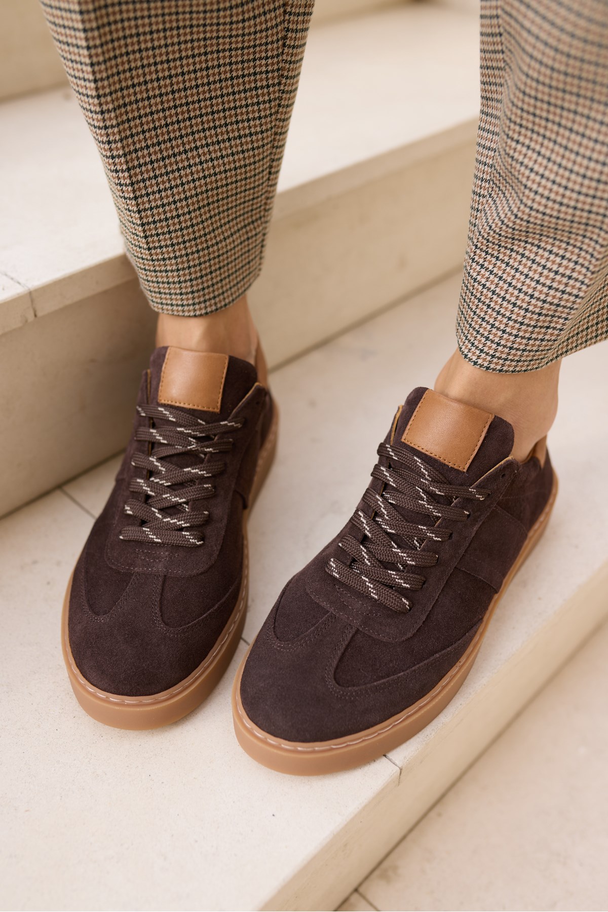 FİORİN KADİN KAHVE GERCEK DERİ SUET BAGCIKLI SNEAKER