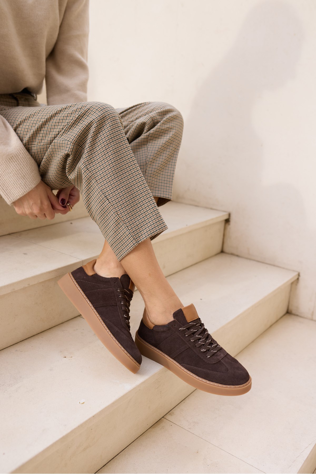 FİORİN KADİN KAHVE GERCEK DERİ SUET BAGCIKLI SNEAKER