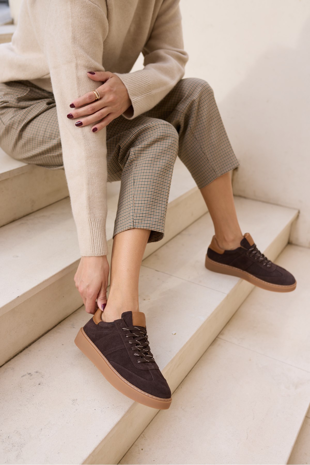 FİORİN KADİN KAHVE GERCEK DERİ SUET BAGCIKLI SNEAKER