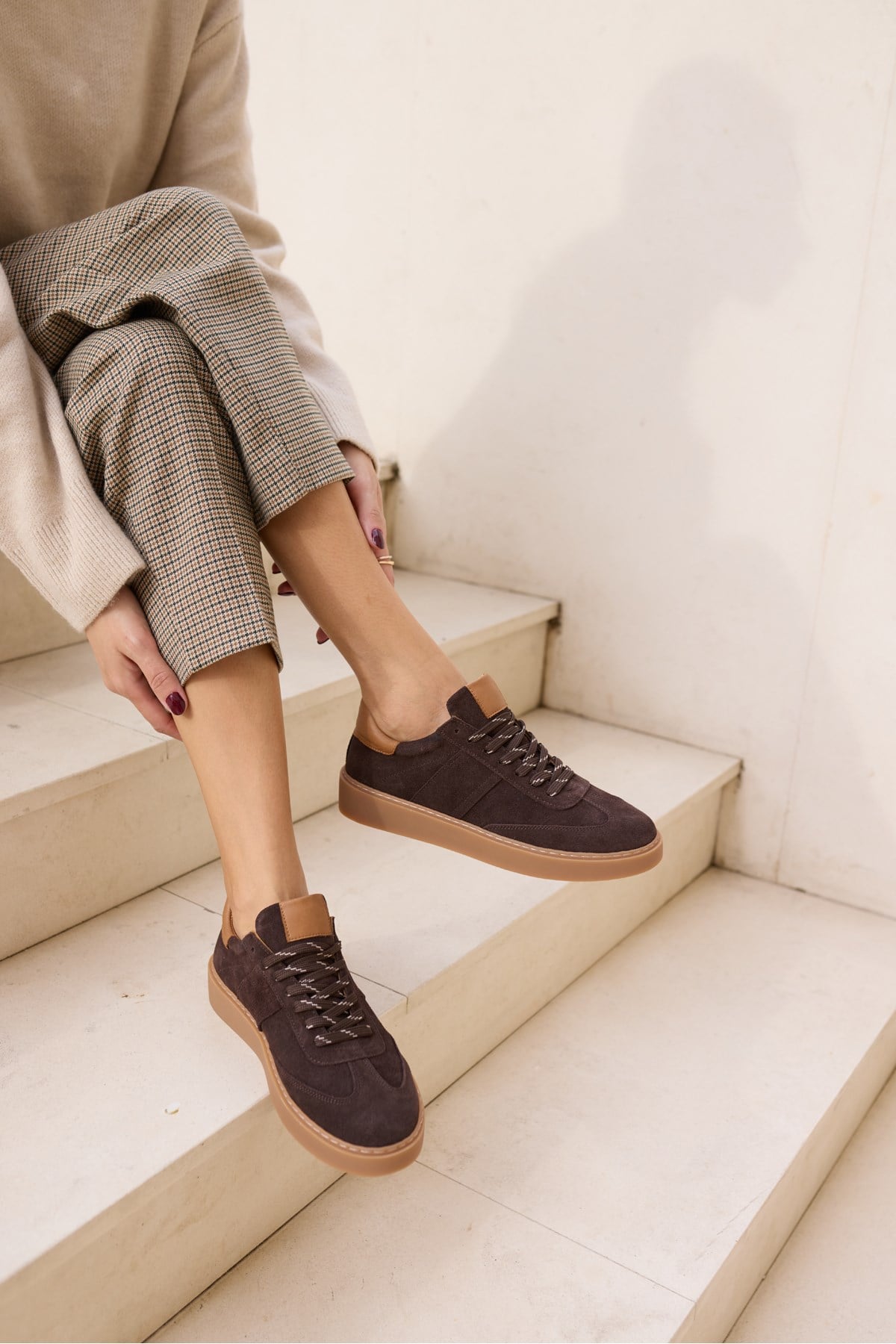 FİORİN KADİN KAHVE GERCEK DERİ SUET BAGCIKLI SNEAKER