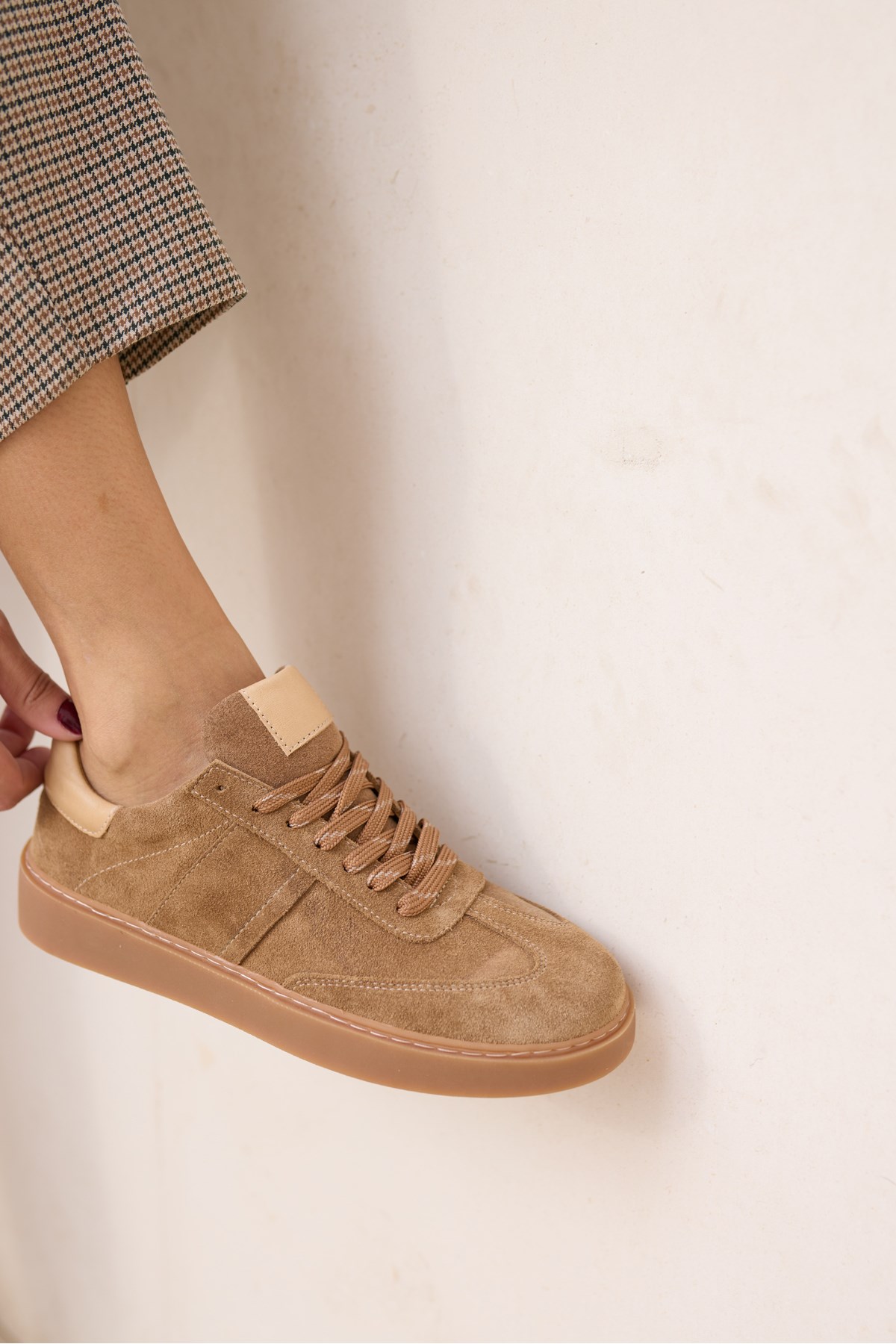 FİORİN KADİN NUDE TABA GERCEK SUET BAGCIKLI SNEAKER