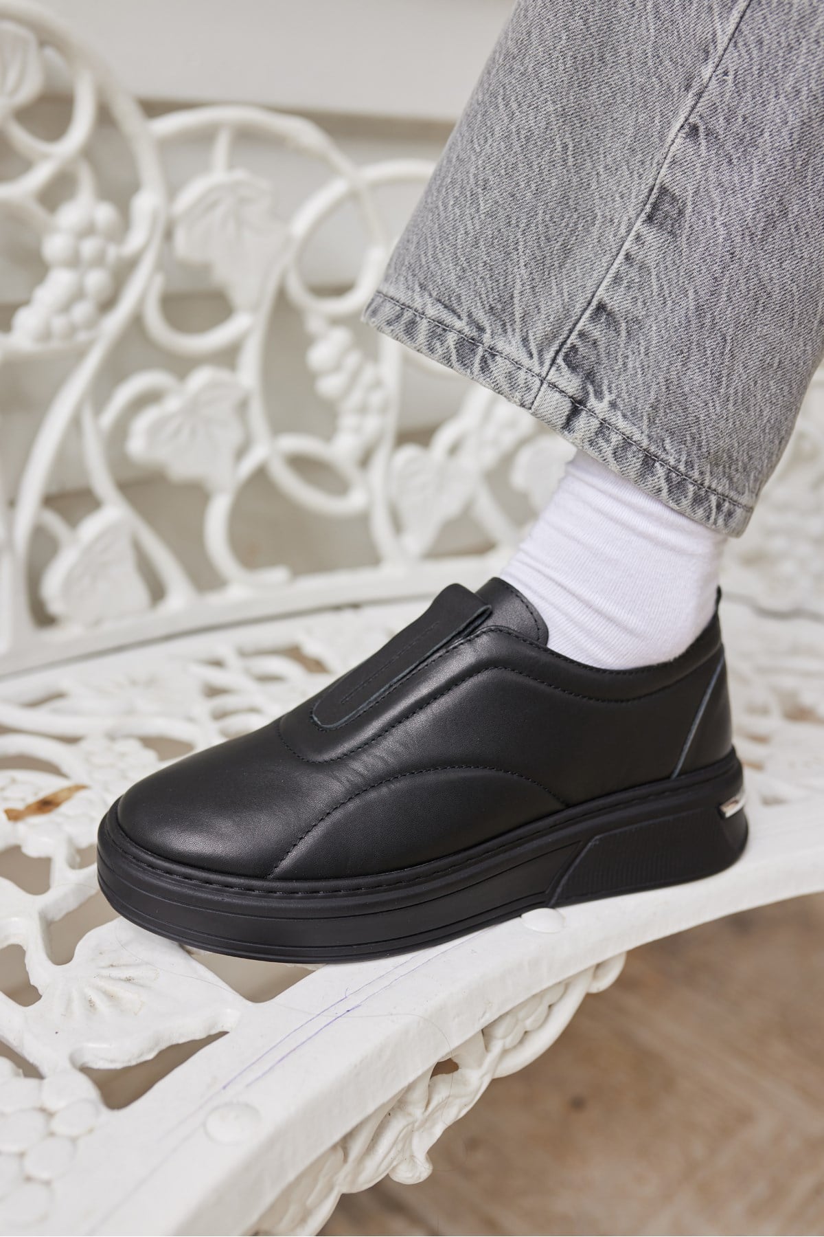 SARR KADIN SİYAH GERCEK DERİ LASTIK DETAY CASUAL AYAKKABİ