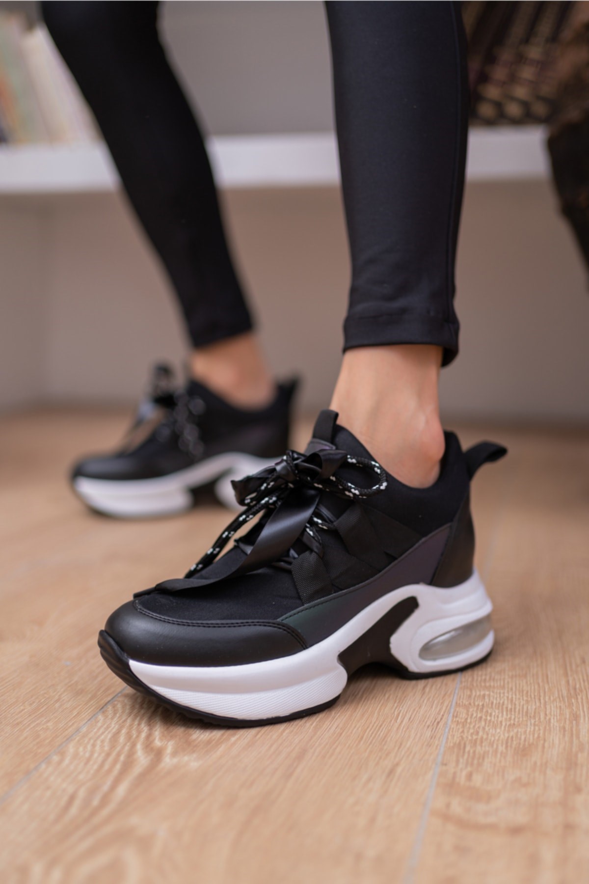 Hanna Kadın Siyah Dalgıc Kumas Detay Dolgu Topuklu Sneakers