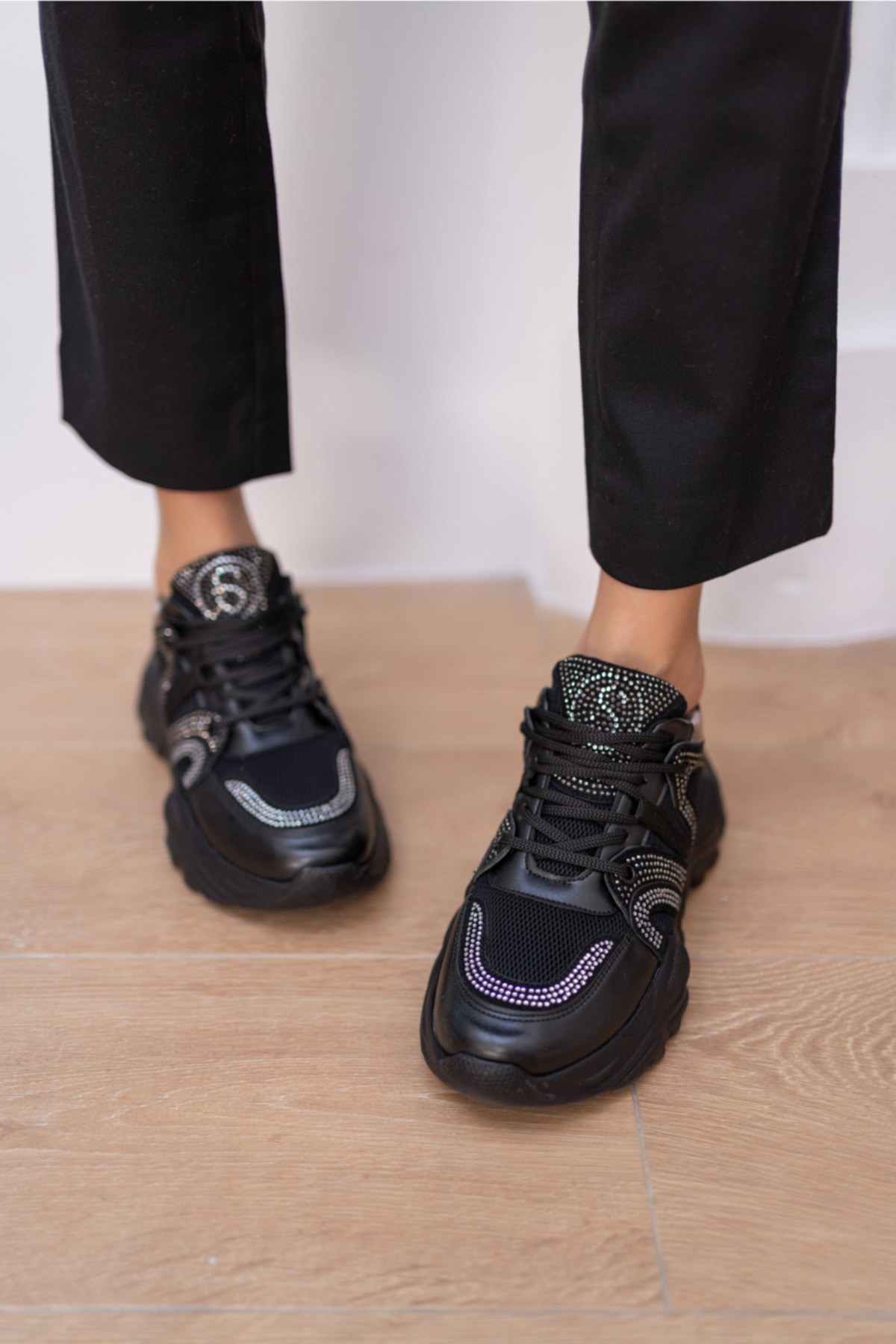 Georgi Kadin Siyah Taş Detay Sneakers