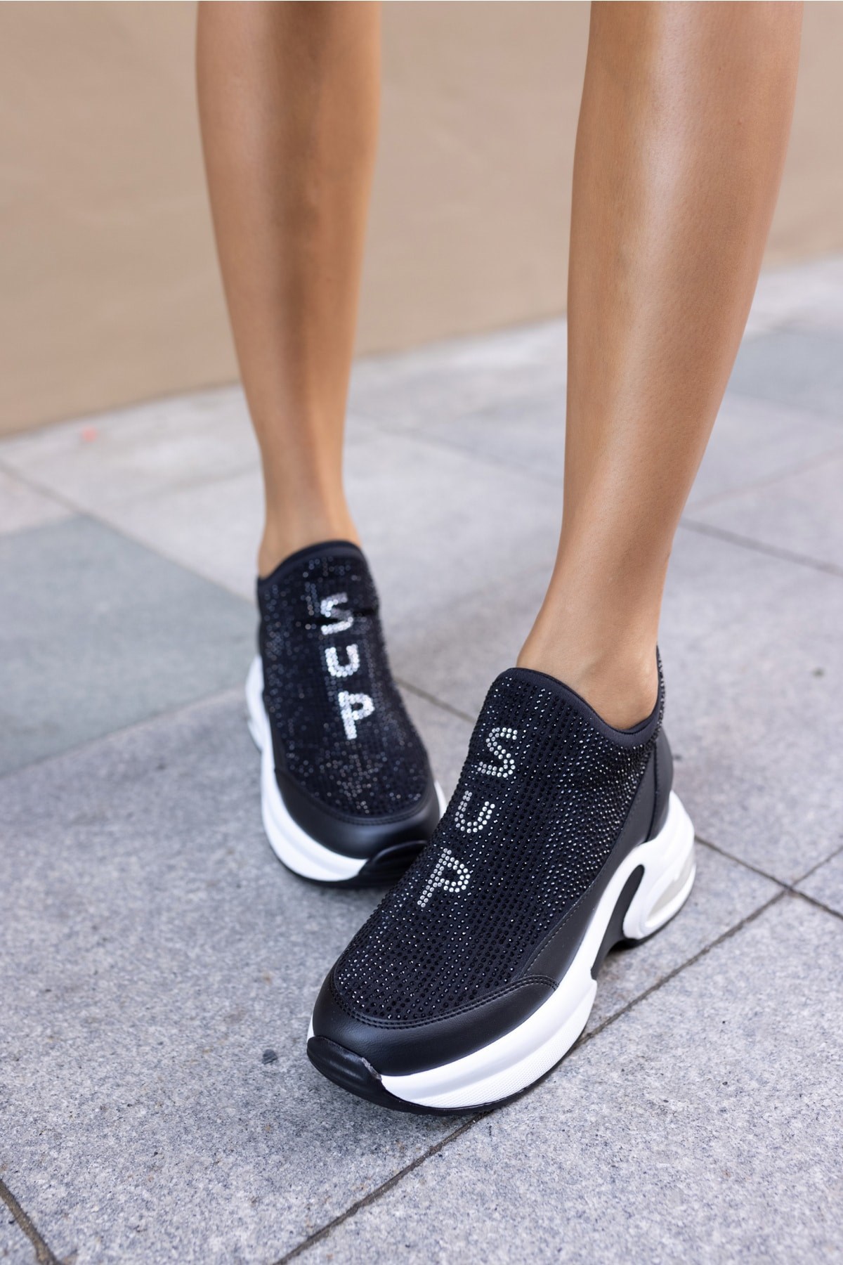 Bamba Kadın Siyah Beyaz Taban Siyah Taş Dolgu Sneaker