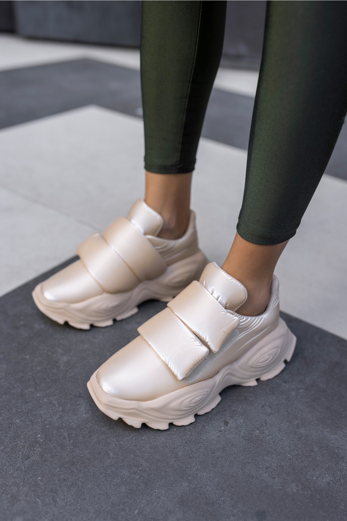 Populare Kadın. Bej Parasut Kumaş Sneaker