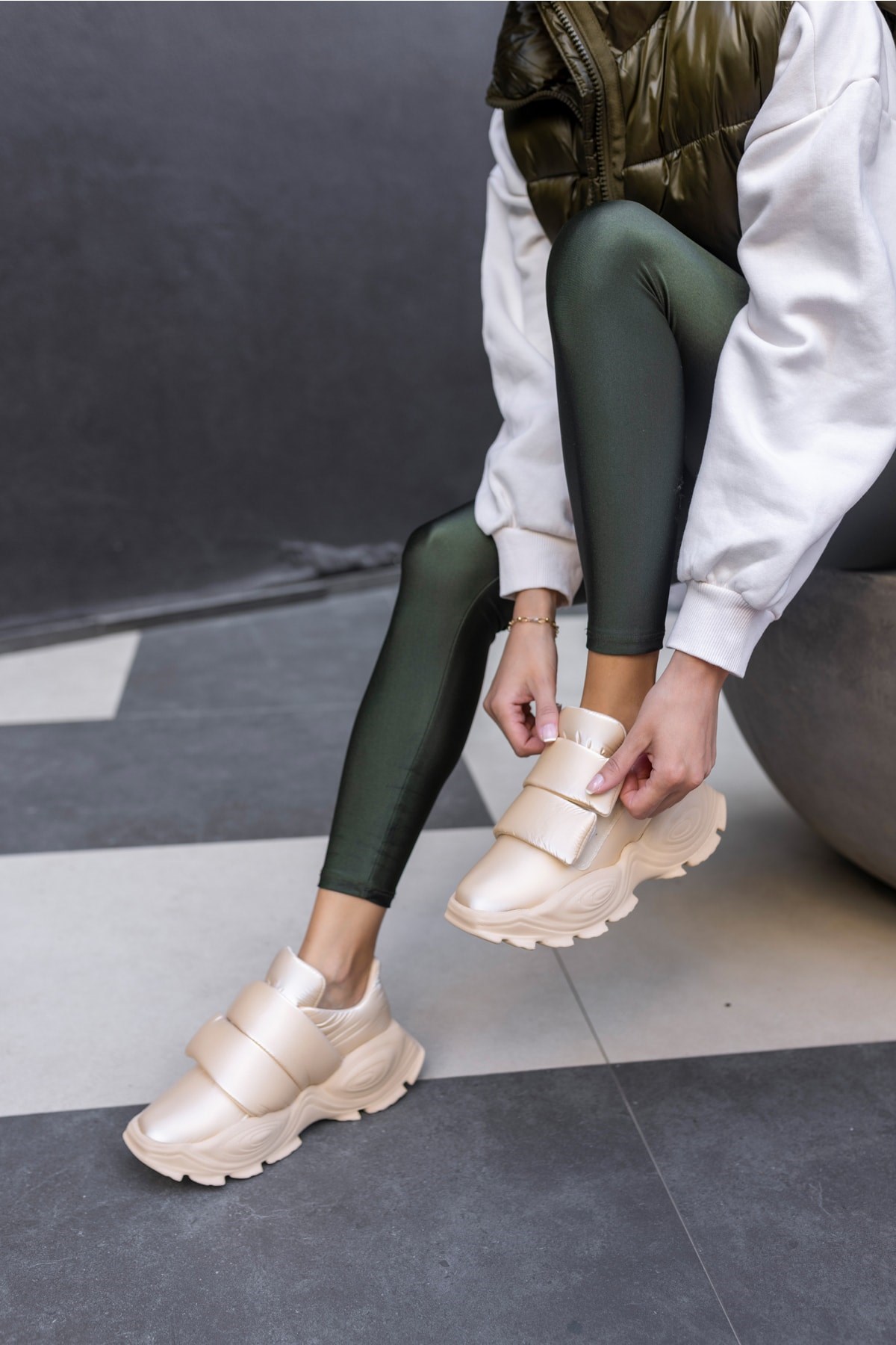 Populare Kadın. Bej Parasut Kumaş Sneaker