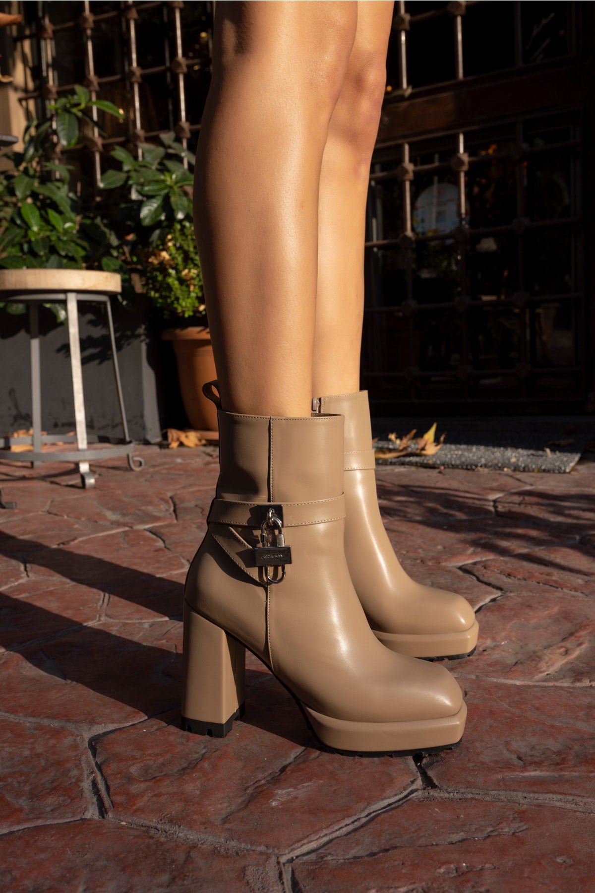 Lovers Kadin Vızon Kilit Detay Platform Bootie