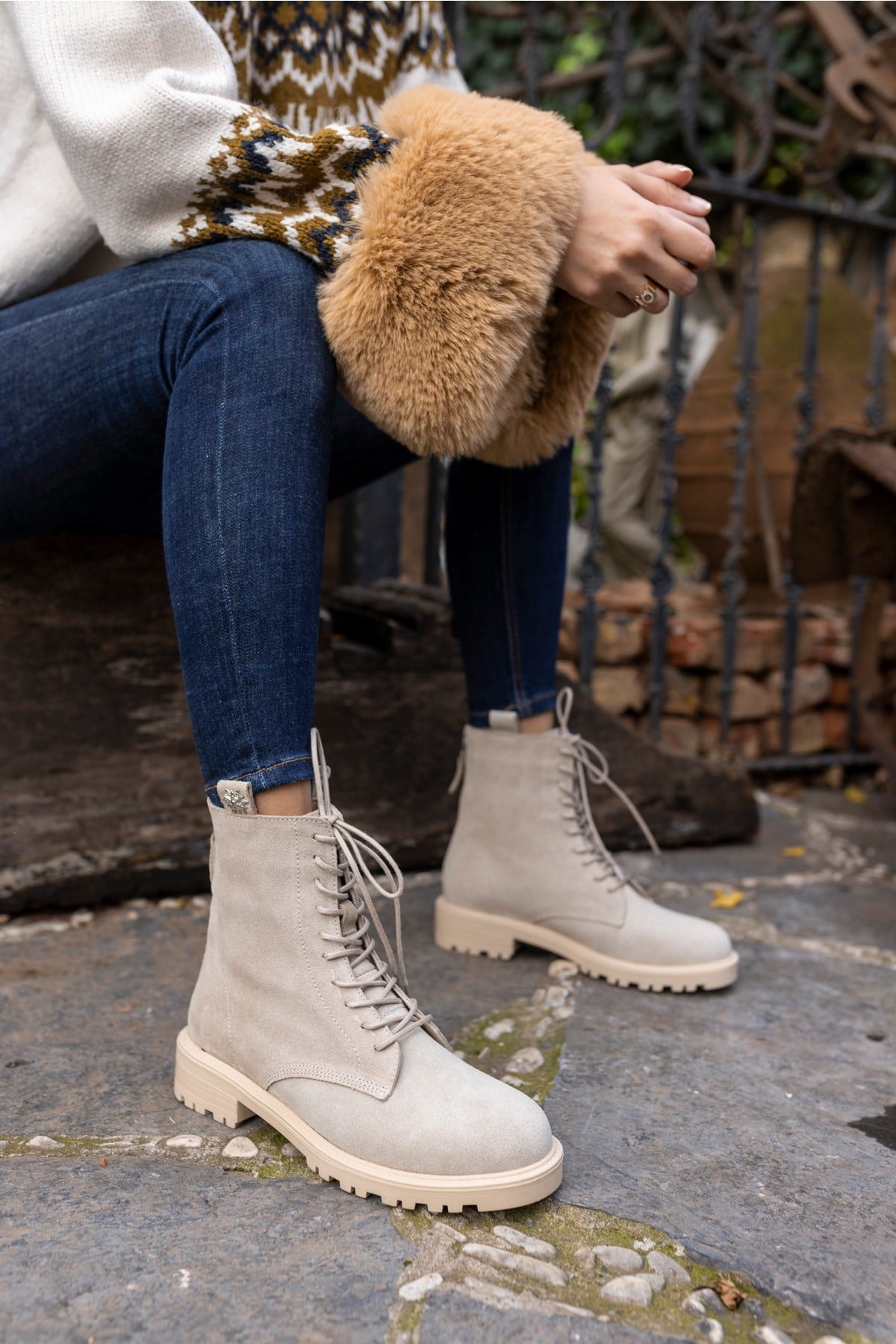 Alvis Kadın Bej Gercek Suet Postal Bot