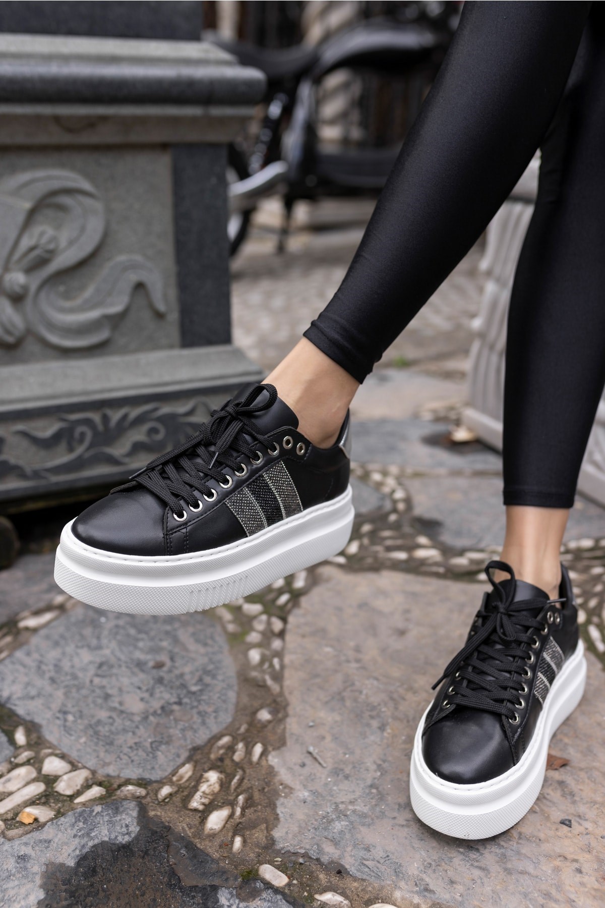 Zanıolo Kadın Siyah Taş Detay Sneaker