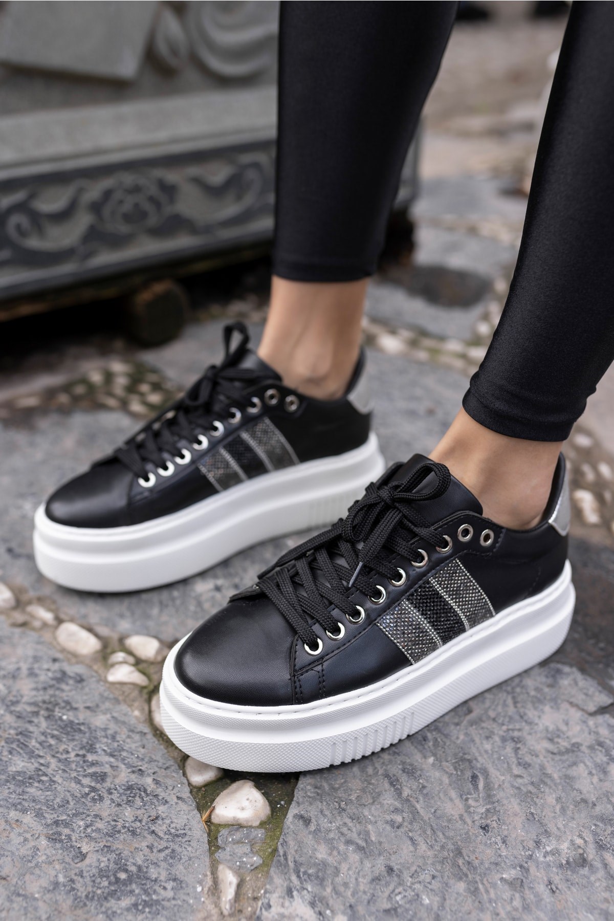 Zanıolo Kadın Siyah Taş Detay Sneaker