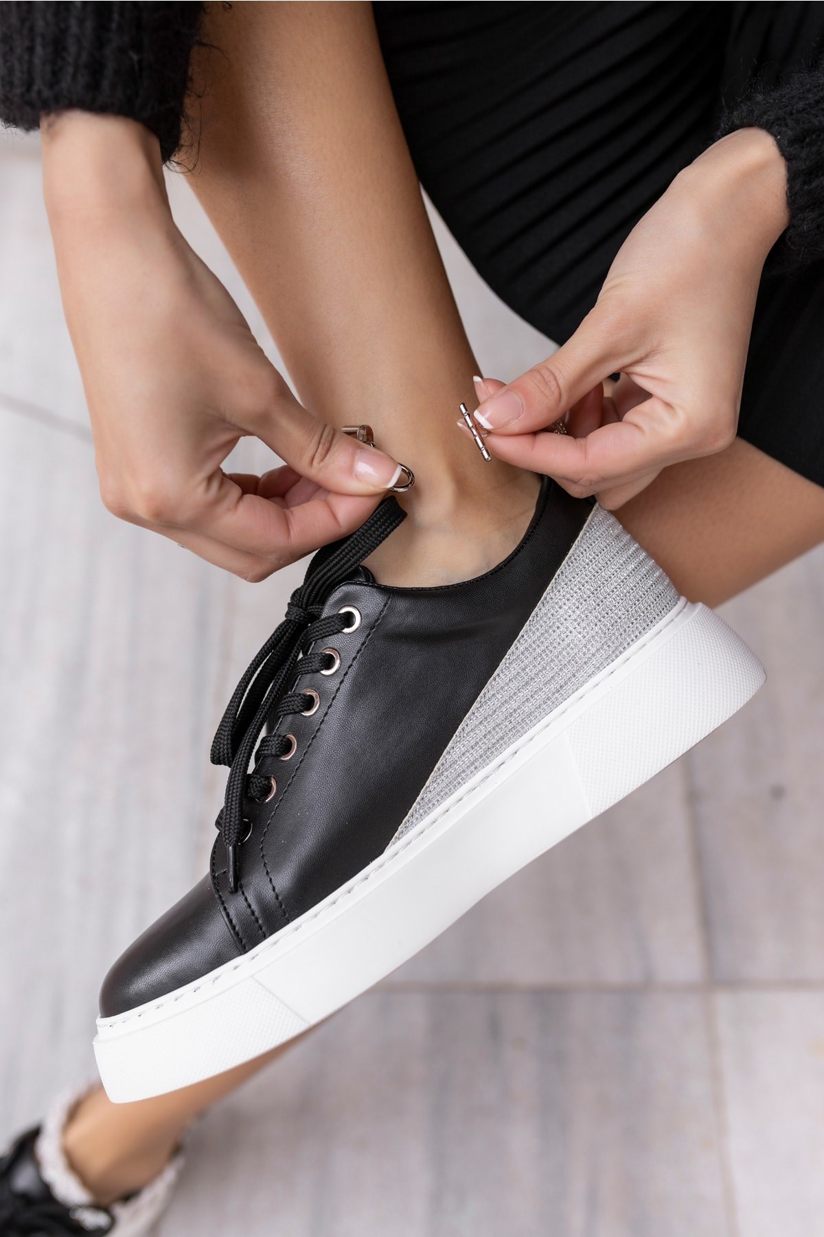 Oscar Kadın Siyah Bılek Taş Detay Sneaker