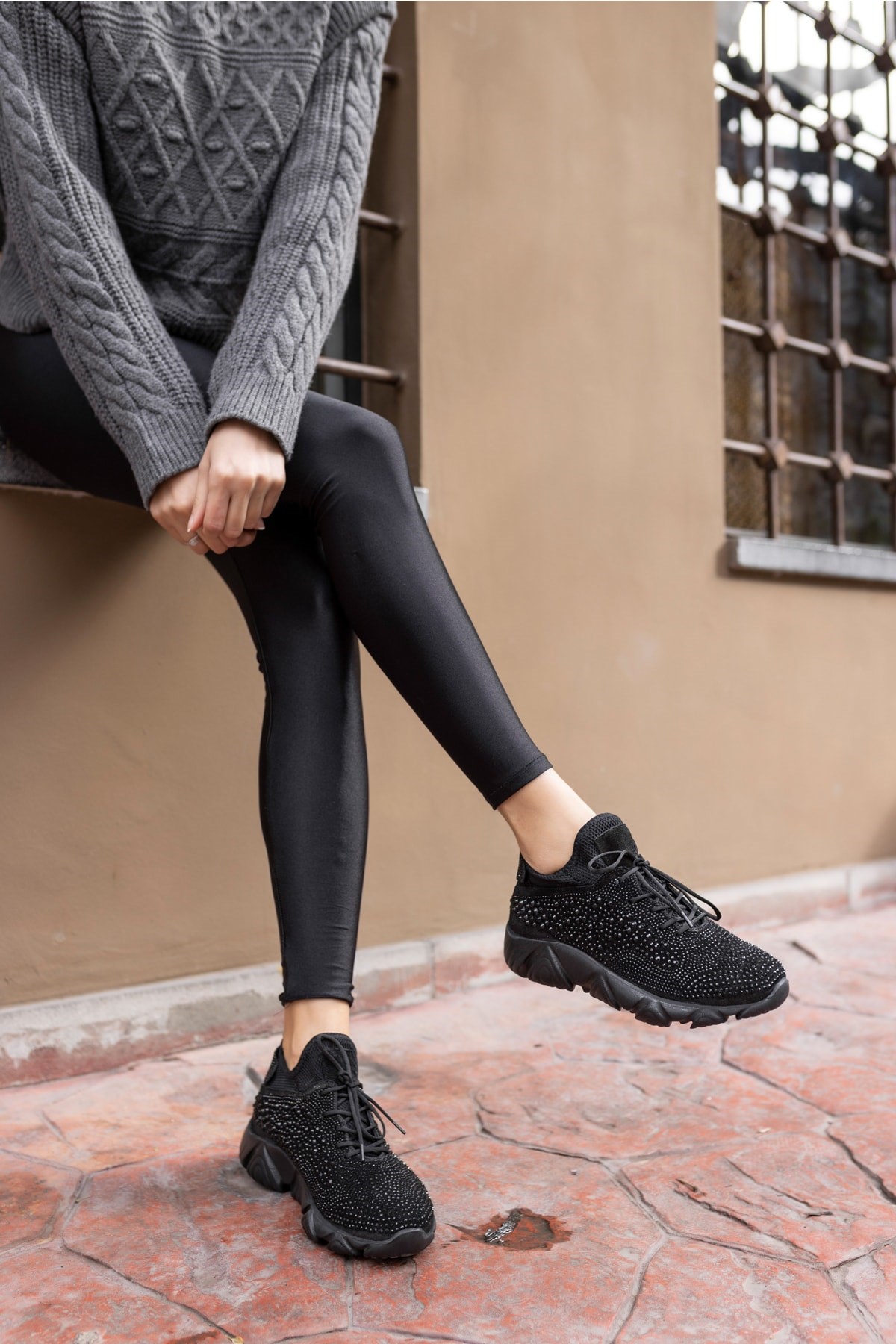 Leva Kadın Siyah Gercek Deri Taşli Eva Taban Sneaker