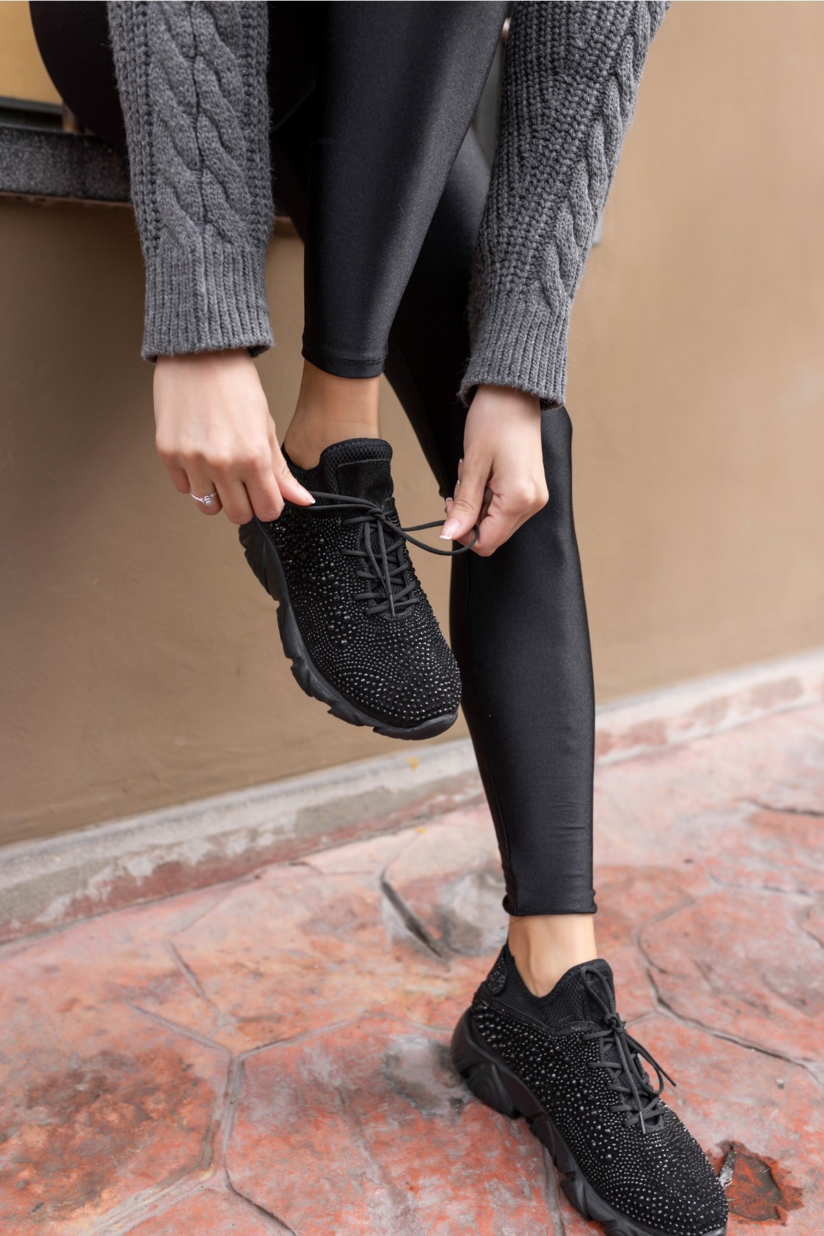 Leva Kadın Siyah Gercek Deri Taşli Eva Taban Sneaker