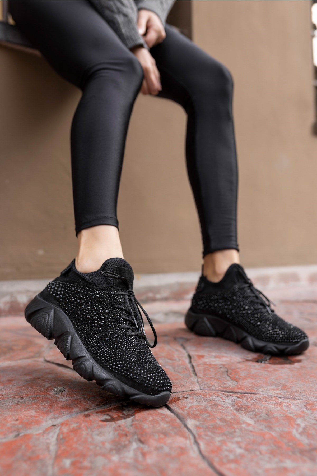 Leva Kadın Siyah Gercek Deri Taşli Eva Taban Sneaker