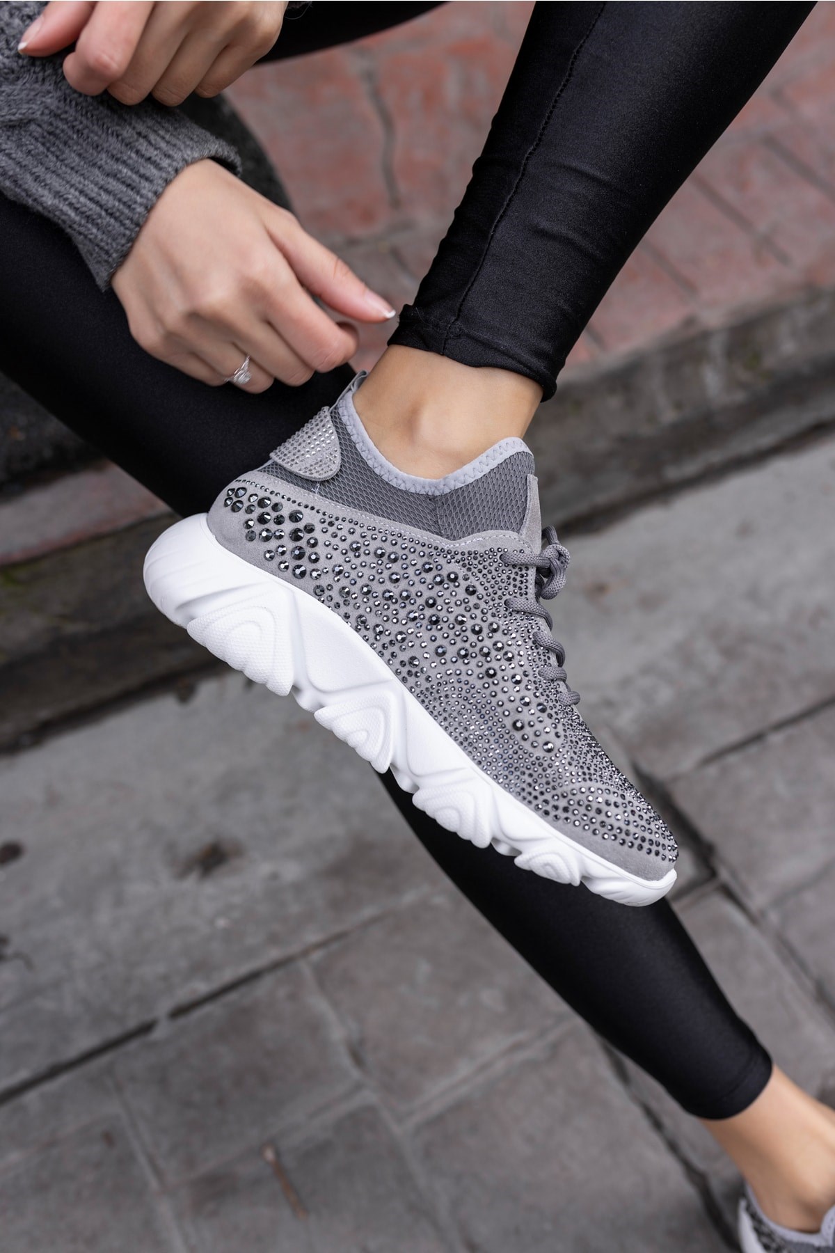 Leva Kadın Gri Taş Detay Eva Taban Sneaker