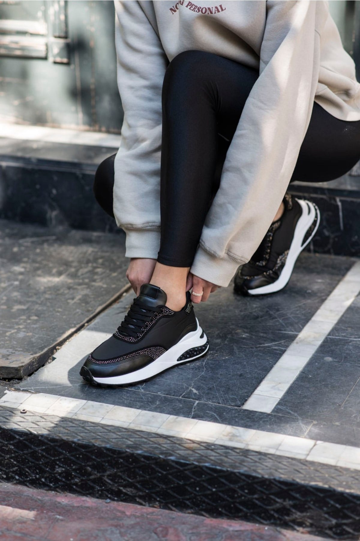 User Kadin Siyah Taş Detay Sneaker