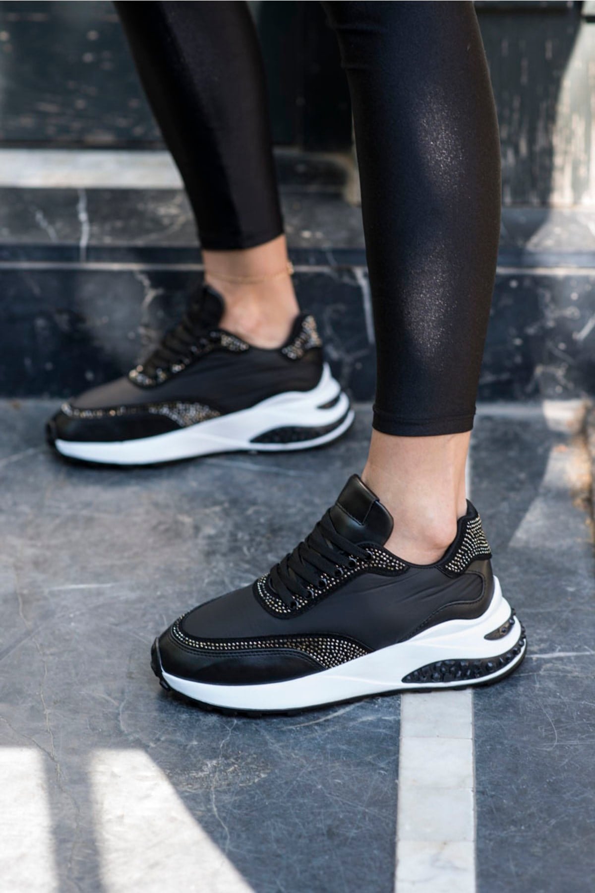 User Kadin Siyah Taş Detay Sneaker