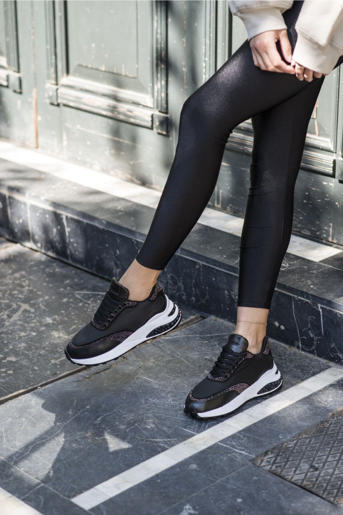 User Kadin Siyah Taş Detay Sneaker