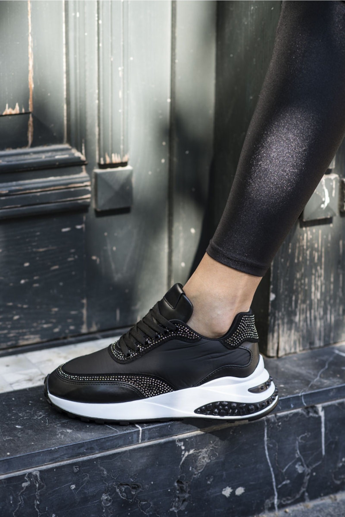 User Kadin Siyah Taş Detay Sneaker