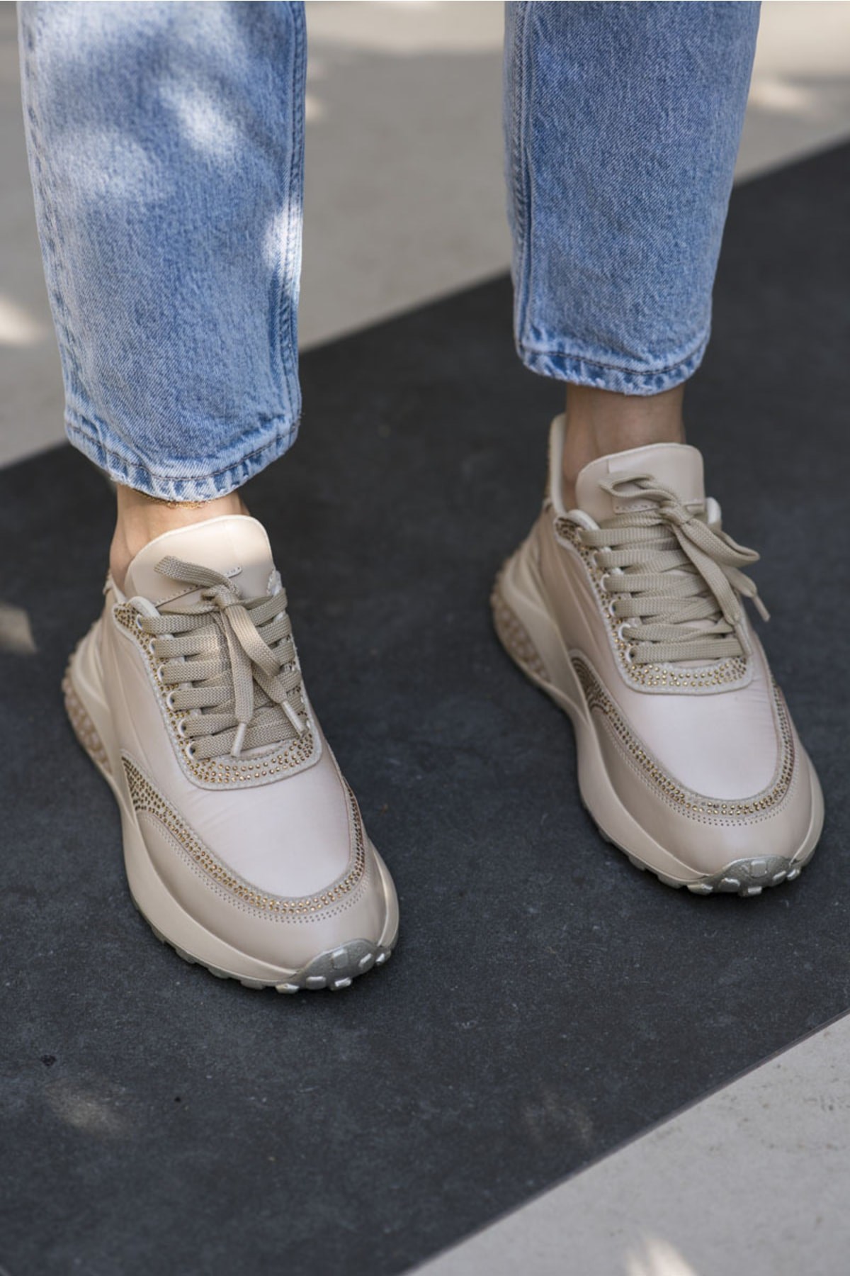 User Kadın Bej Taş Detay Sneaker