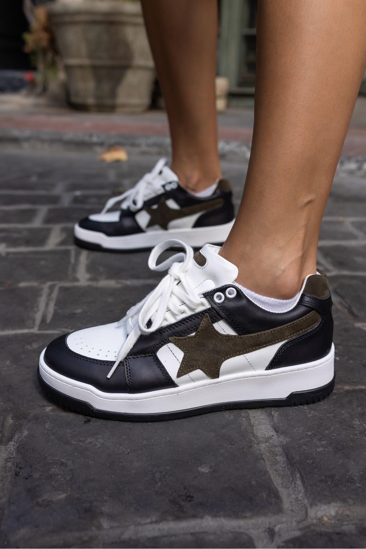 SAMSA KADIN BEYAZ SİYAH YILDIZ DETAY GERCEK DERİ SNEAKERS