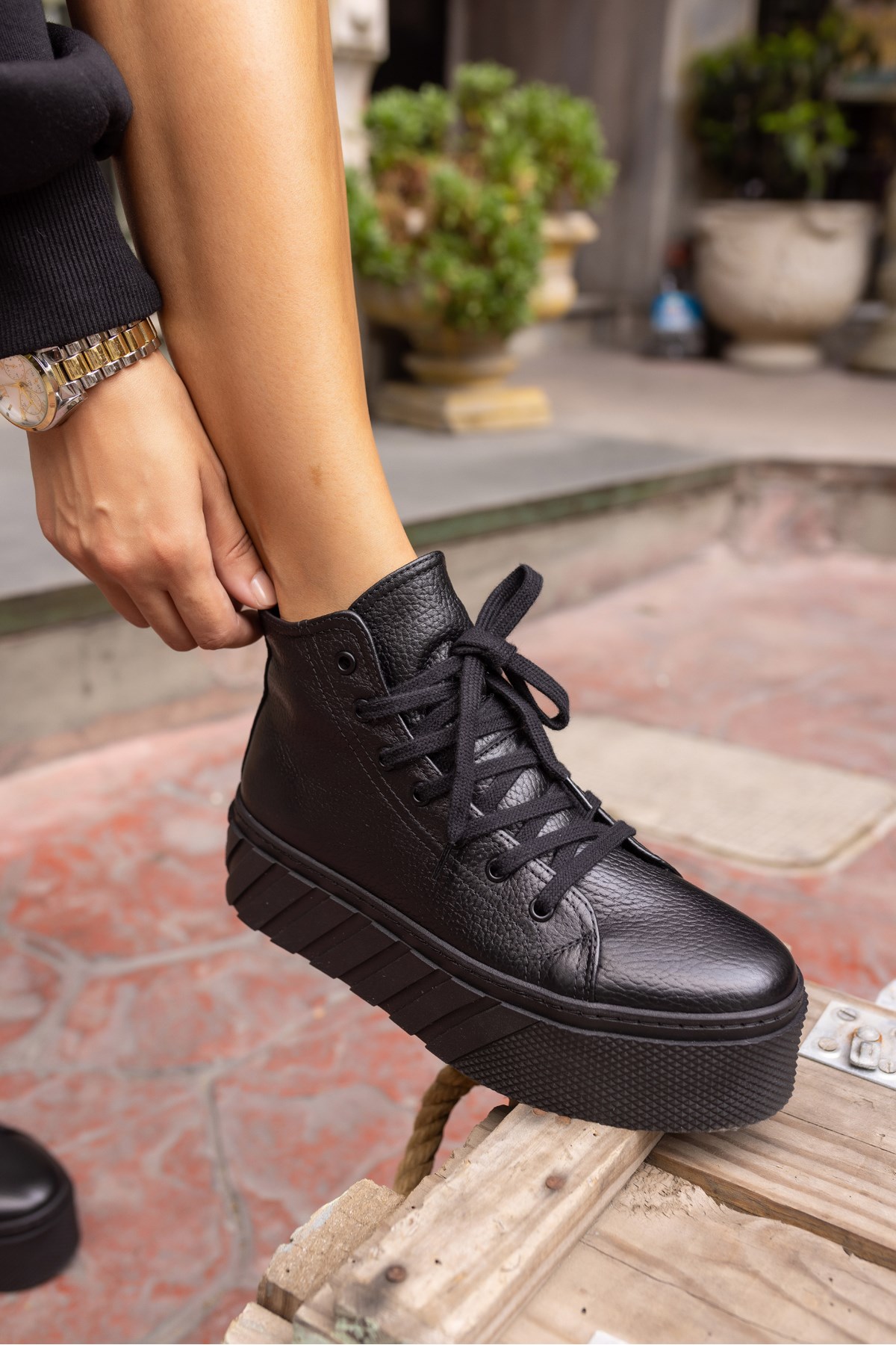 CORCY KADIN SİYAH GERCEK DERİ SNEAKER BOT