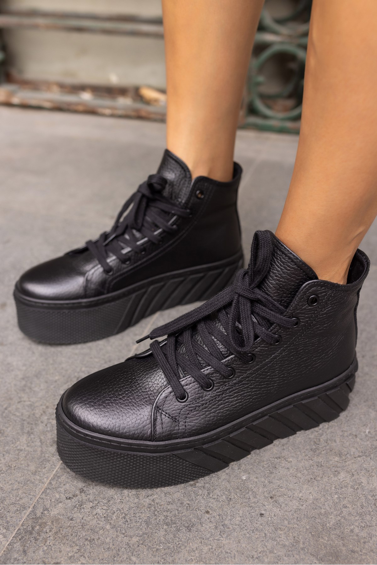 CORCY KADIN SİYAH GERCEK DERİ SNEAKER BOT