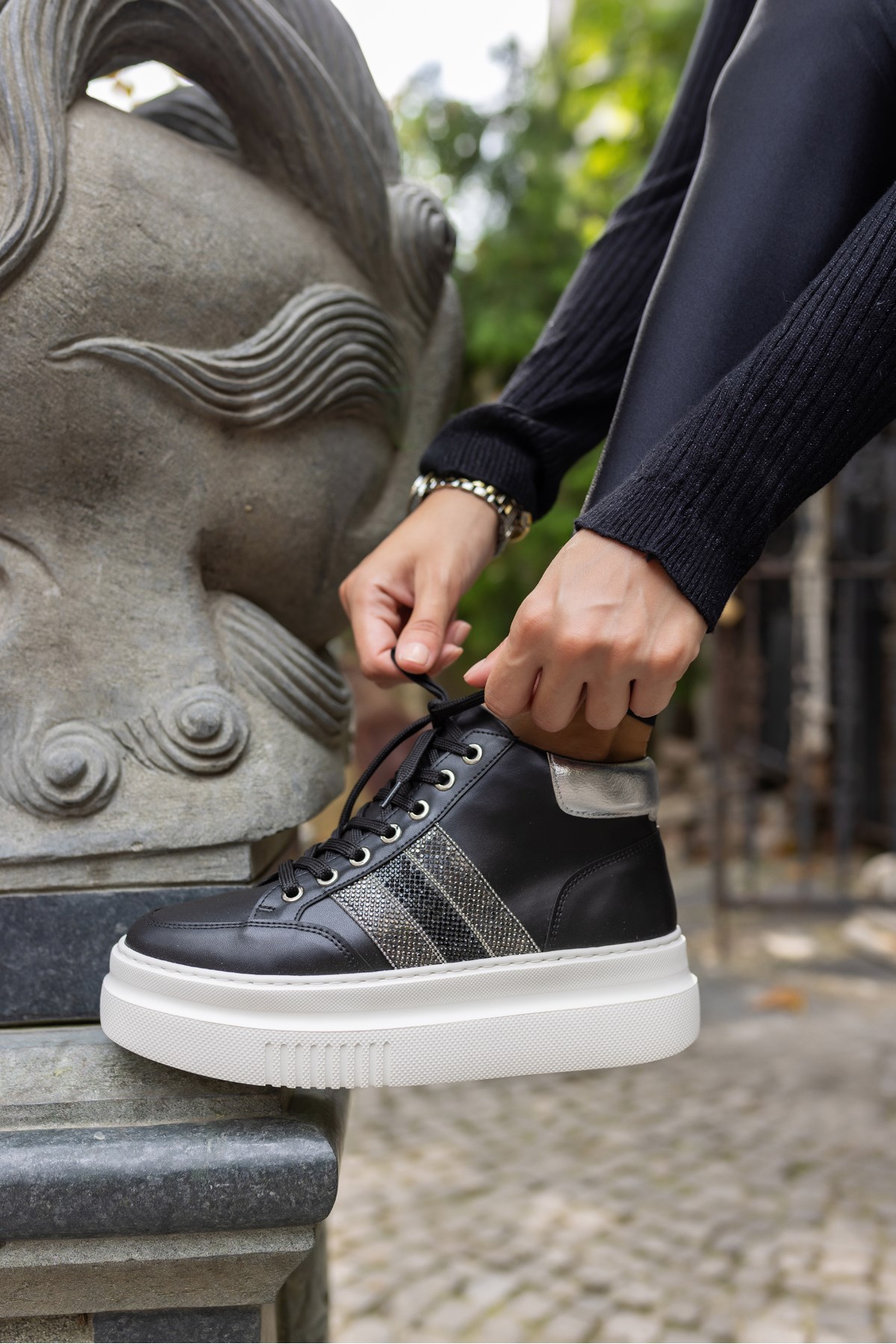 TOBERS KADIN SİYAH TAŞ DETAY SNEAKER