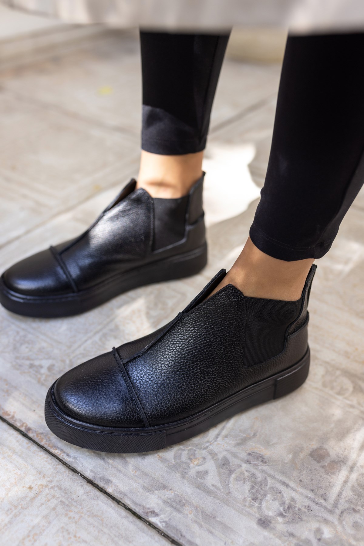 CARMO KADIN SİYAH GERCEK DERİ SNEAKER BOT