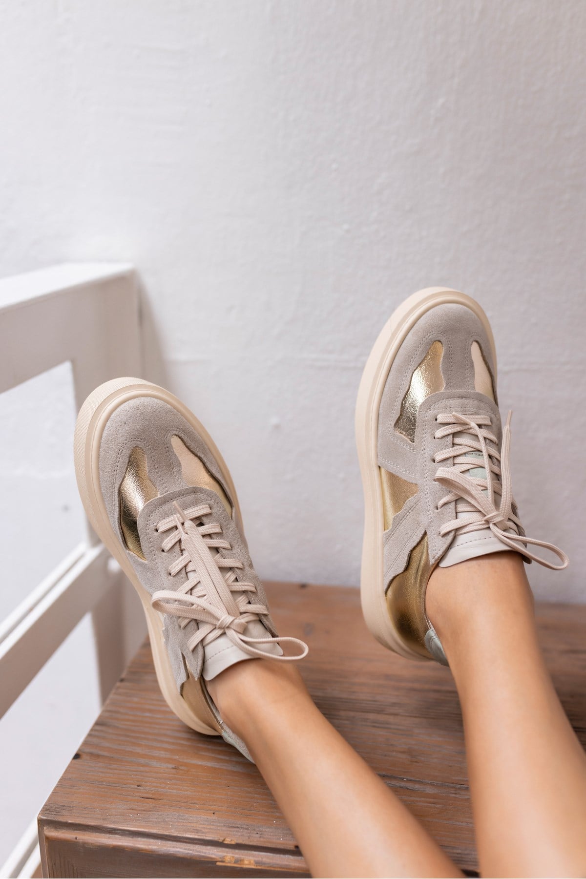 BLOOM KADIN BEJ GERCEK DERİ DORE GARNILI SNEAKER