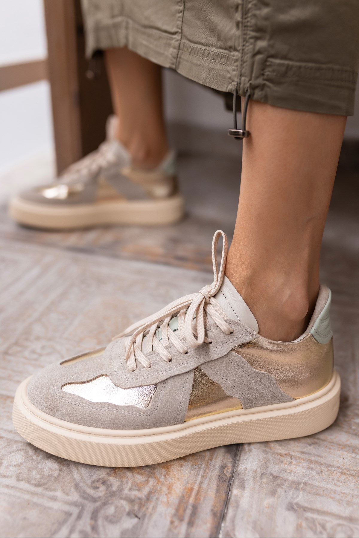 BLOOM KADIN BEJ GERCEK DERİ DORE GARNILI SNEAKER