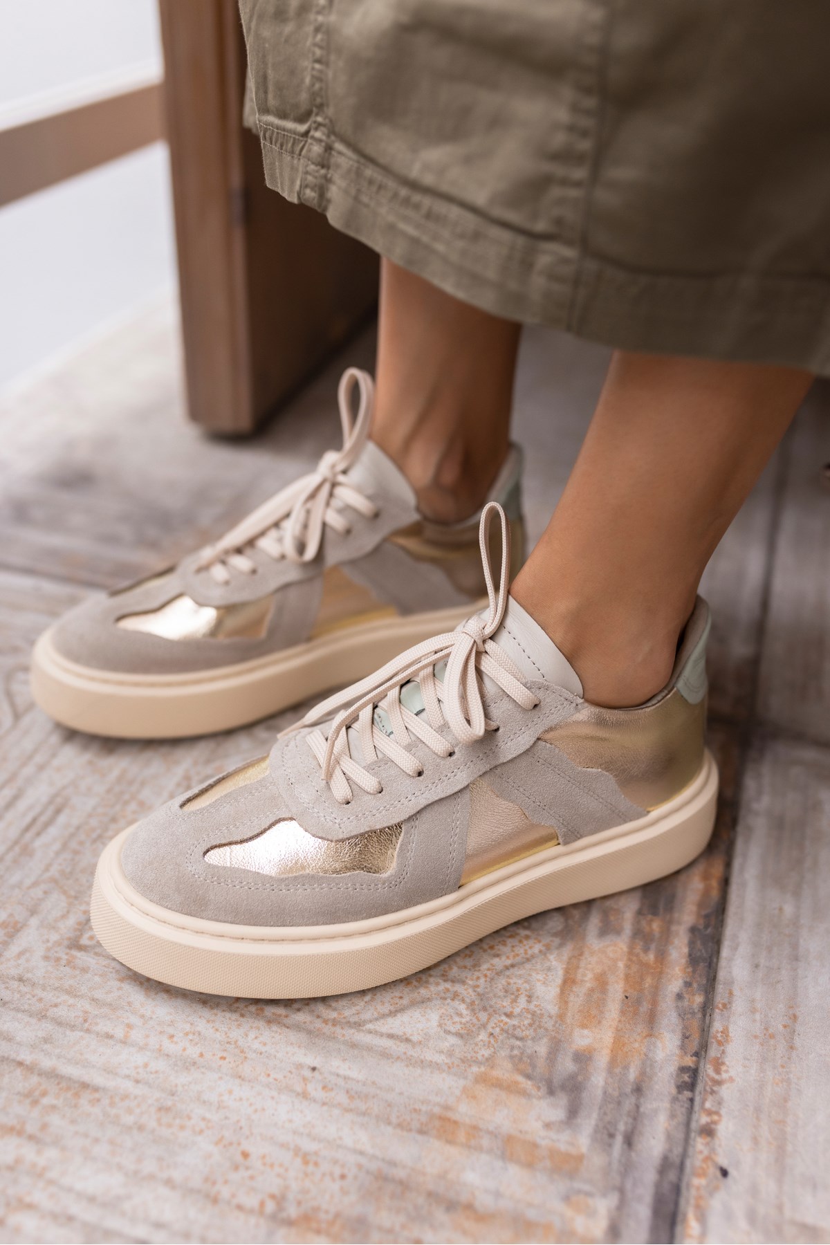 BLOOM KADIN BEJ GERCEK DERİ DORE GARNILI SNEAKER