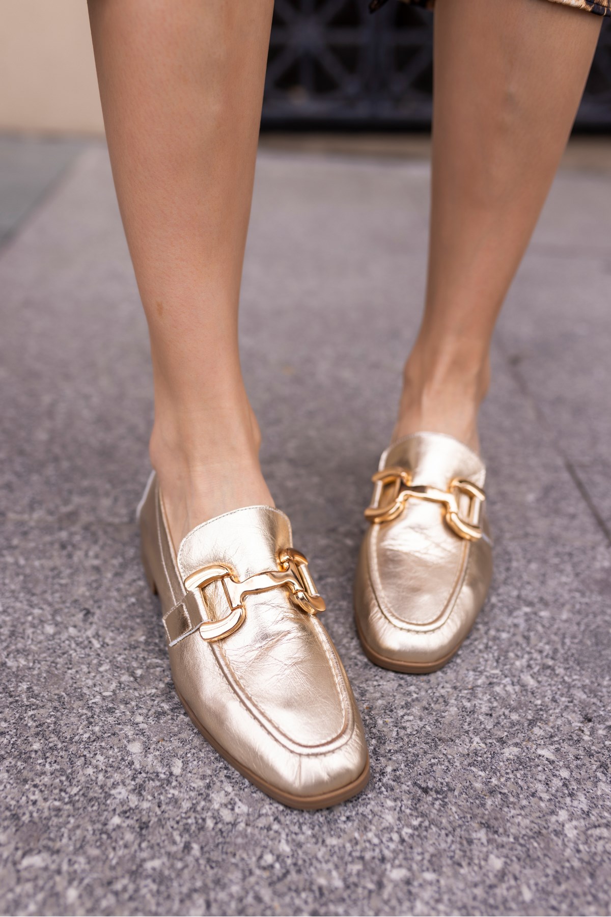 ODESA KADIN GOLD GERCEK DERİ İTHAL TOKA LOAFER AYAKKABİ