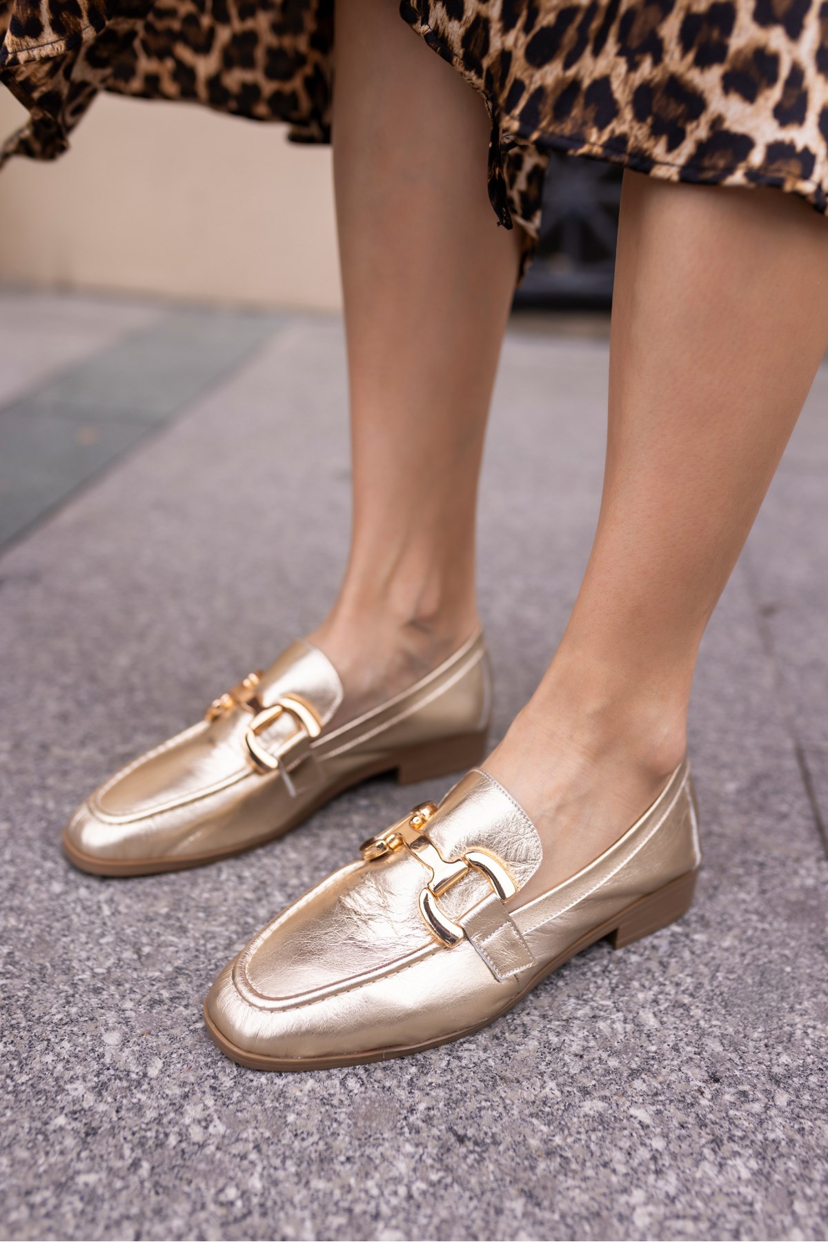 ODESA KADIN GOLD GERCEK DERİ İTHAL TOKA LOAFER AYAKKABİ