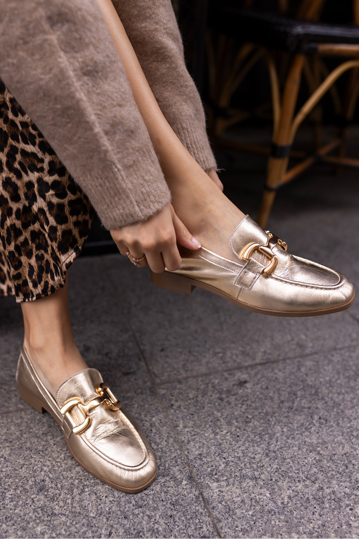 ODESA KADIN GOLD GERCEK DERİ İTHAL TOKA LOAFER AYAKKABİ
