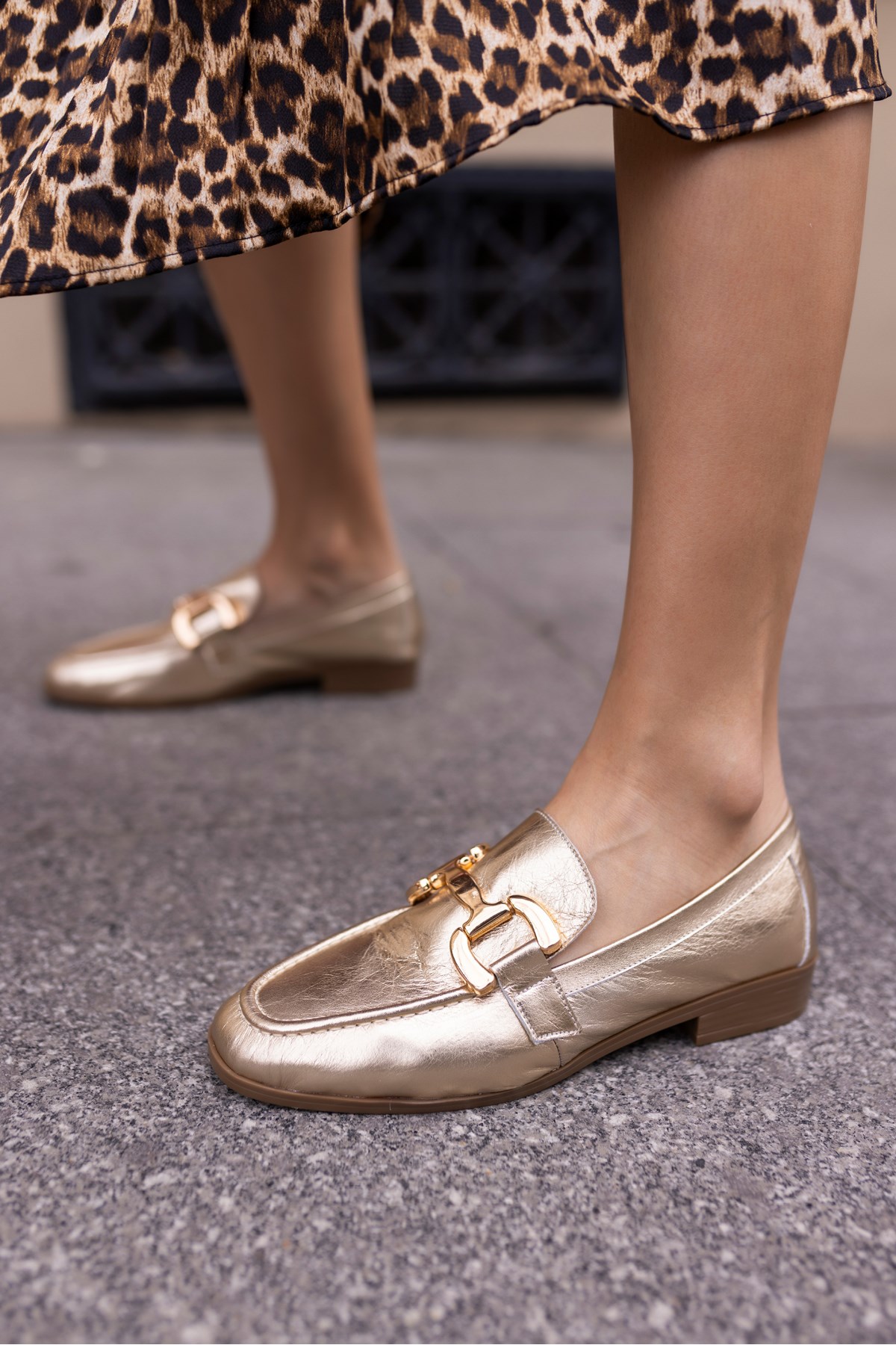 ODESA KADIN GOLD GERCEK DERİ İTHAL TOKA LOAFER AYAKKABİ