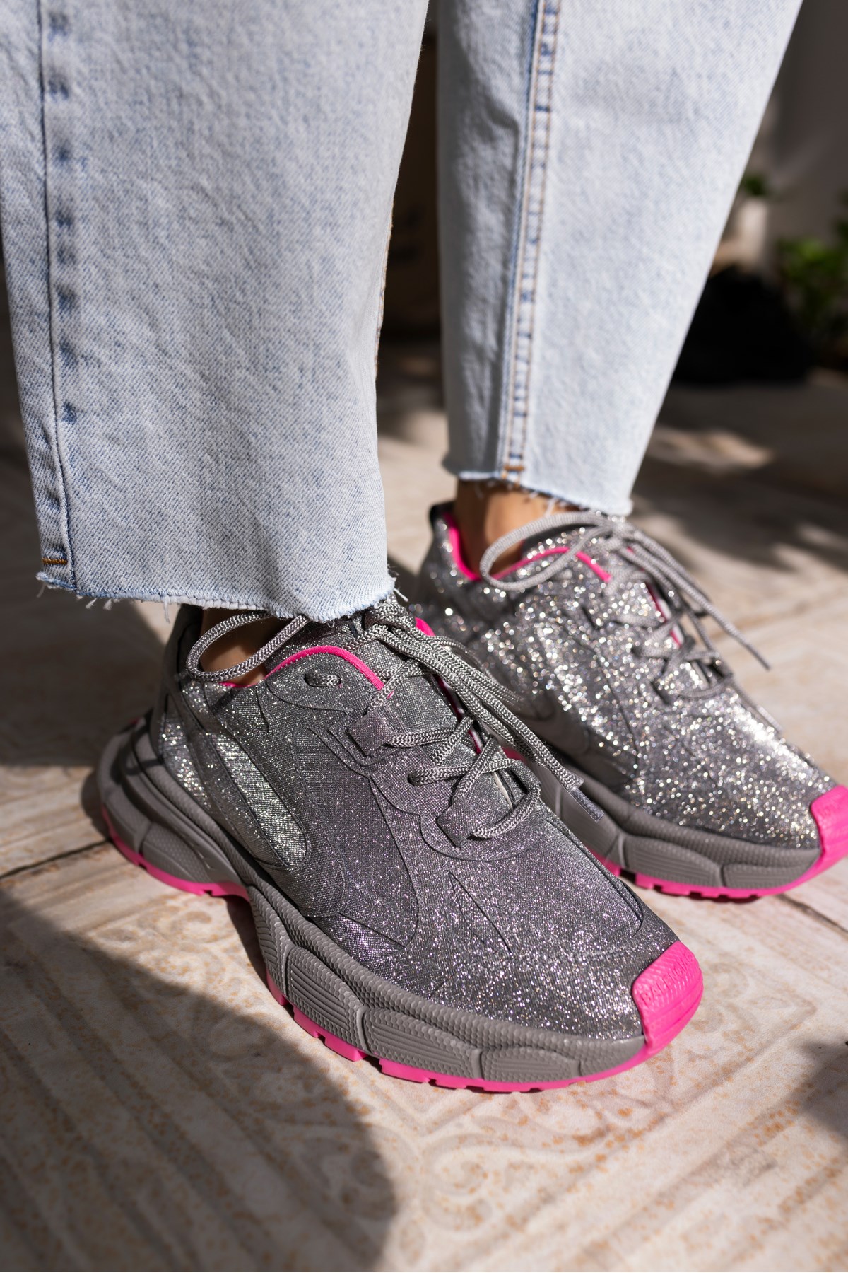 GENT KADİN GUMUS SİMLİ FUSYA DETAYLİ SNEAKER